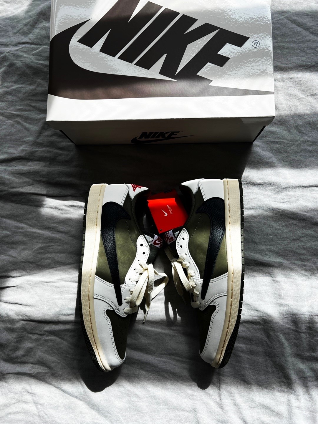 Jordan 1 x Travis Scott Retro Low OG SP Reverse Olive 착용 스타일