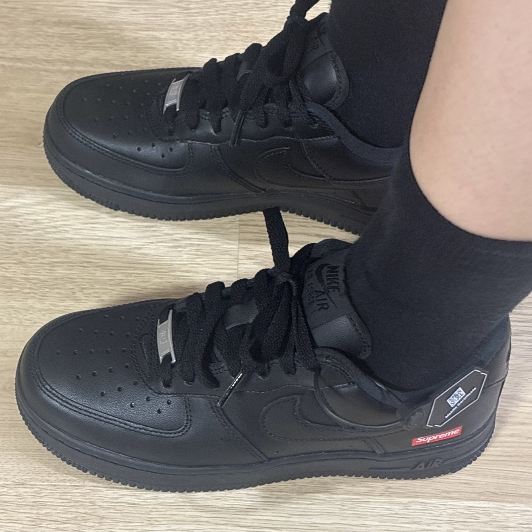 Nike x Supreme Air Force 1 Low Black 착용 스타일