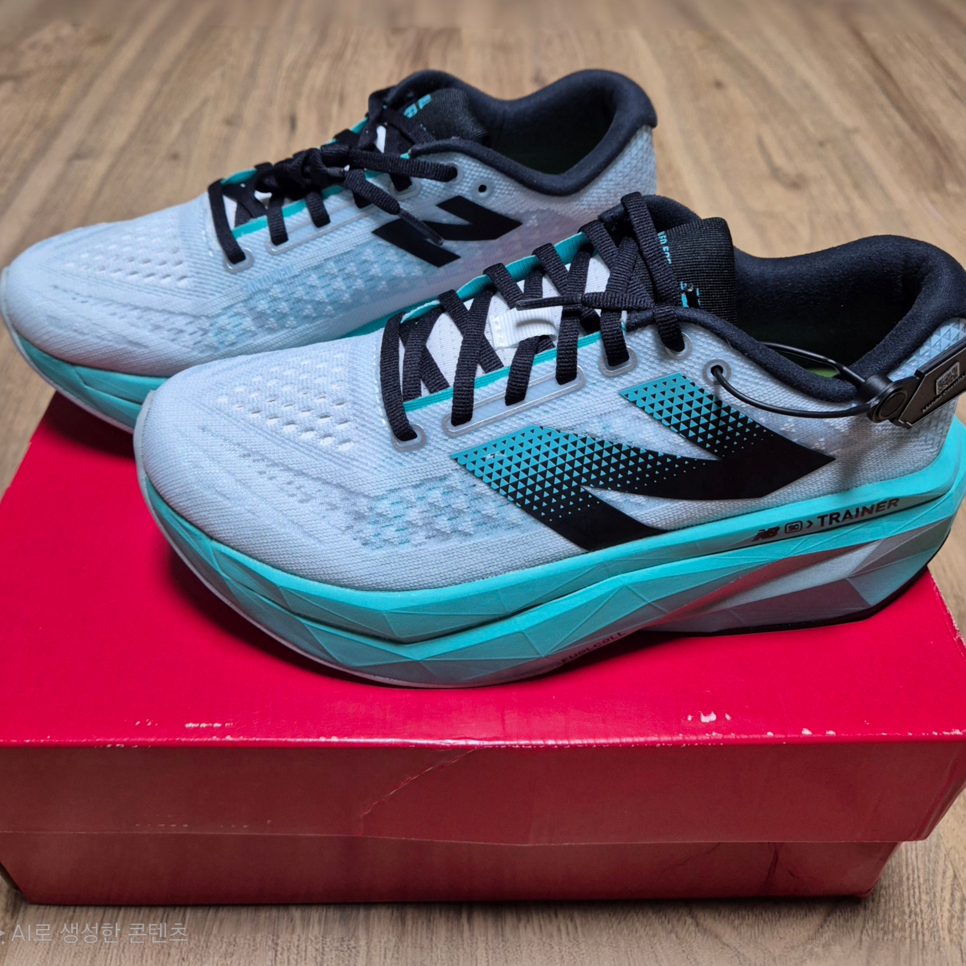 New Balance FuelCell Supercomp Trainer v3 White Cyber Jade - D Standard 착용 스타일 - 1