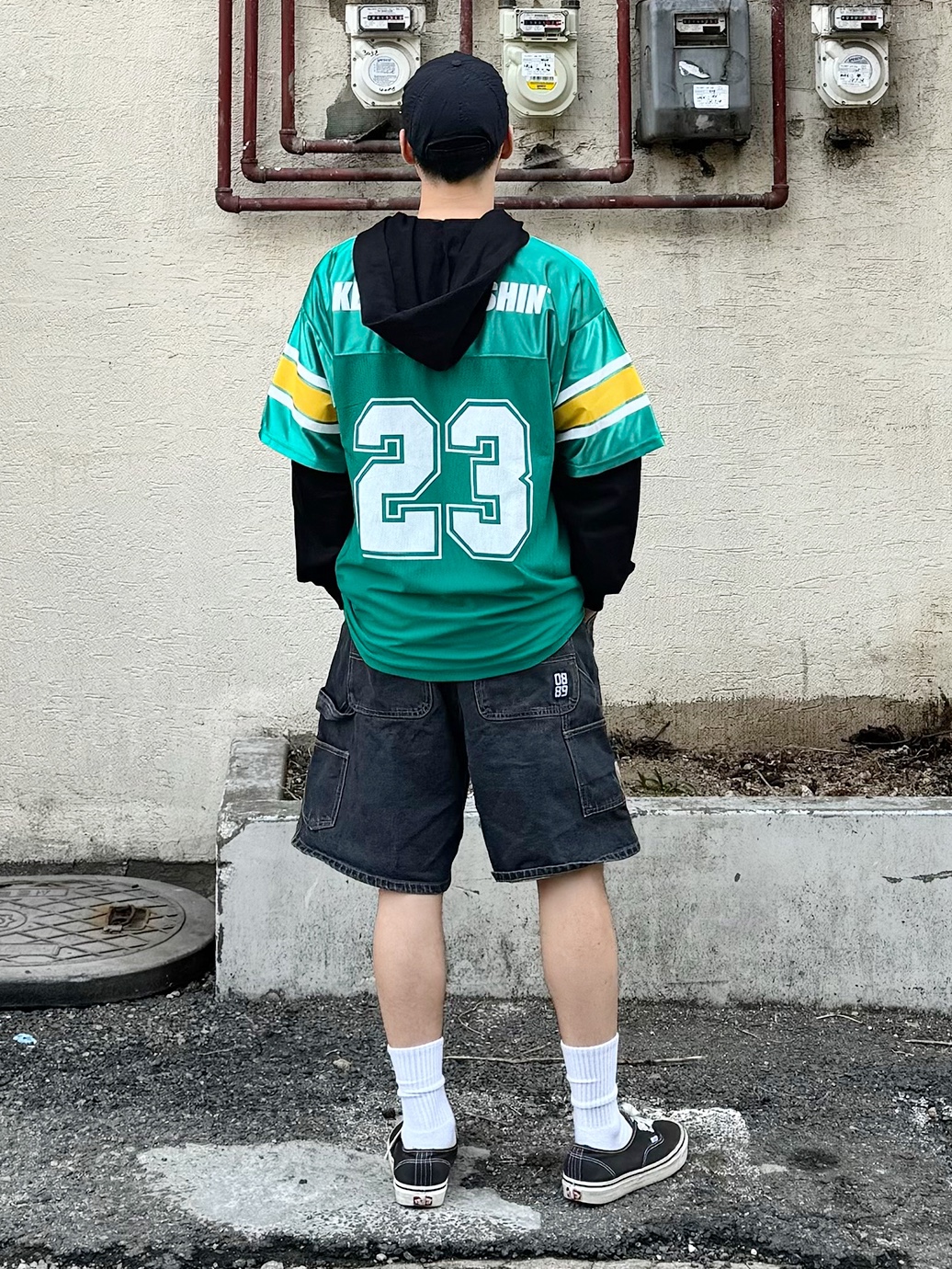 QT8 GARMENTS Football Layered Hoodie Jersey Green, Vans Authentic Black White 착용 스타일 - 2