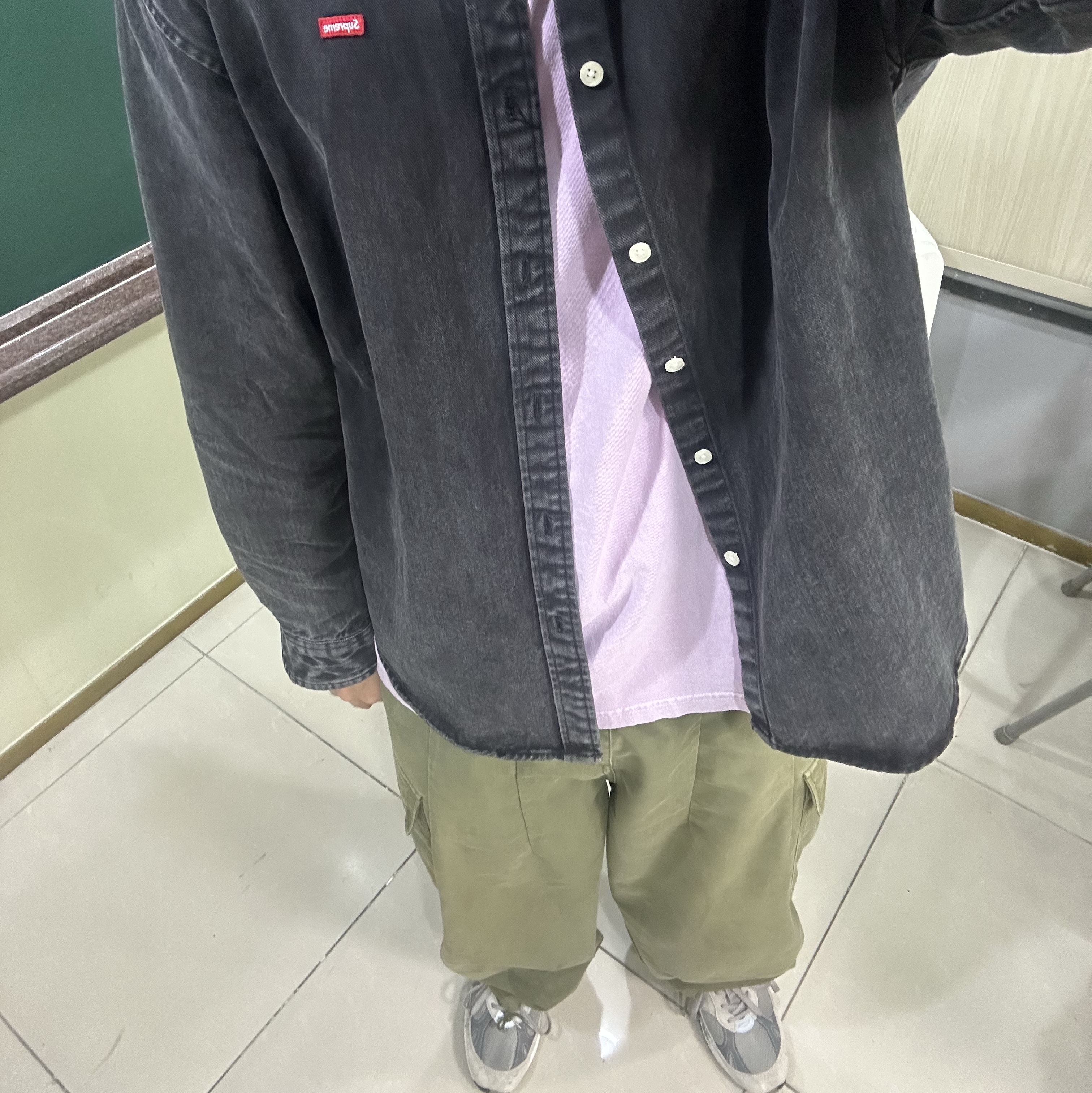 Supreme Small Box Shirt Washed Black - 24SS, New Balance 991 Made in UK Grey 착용 스타일