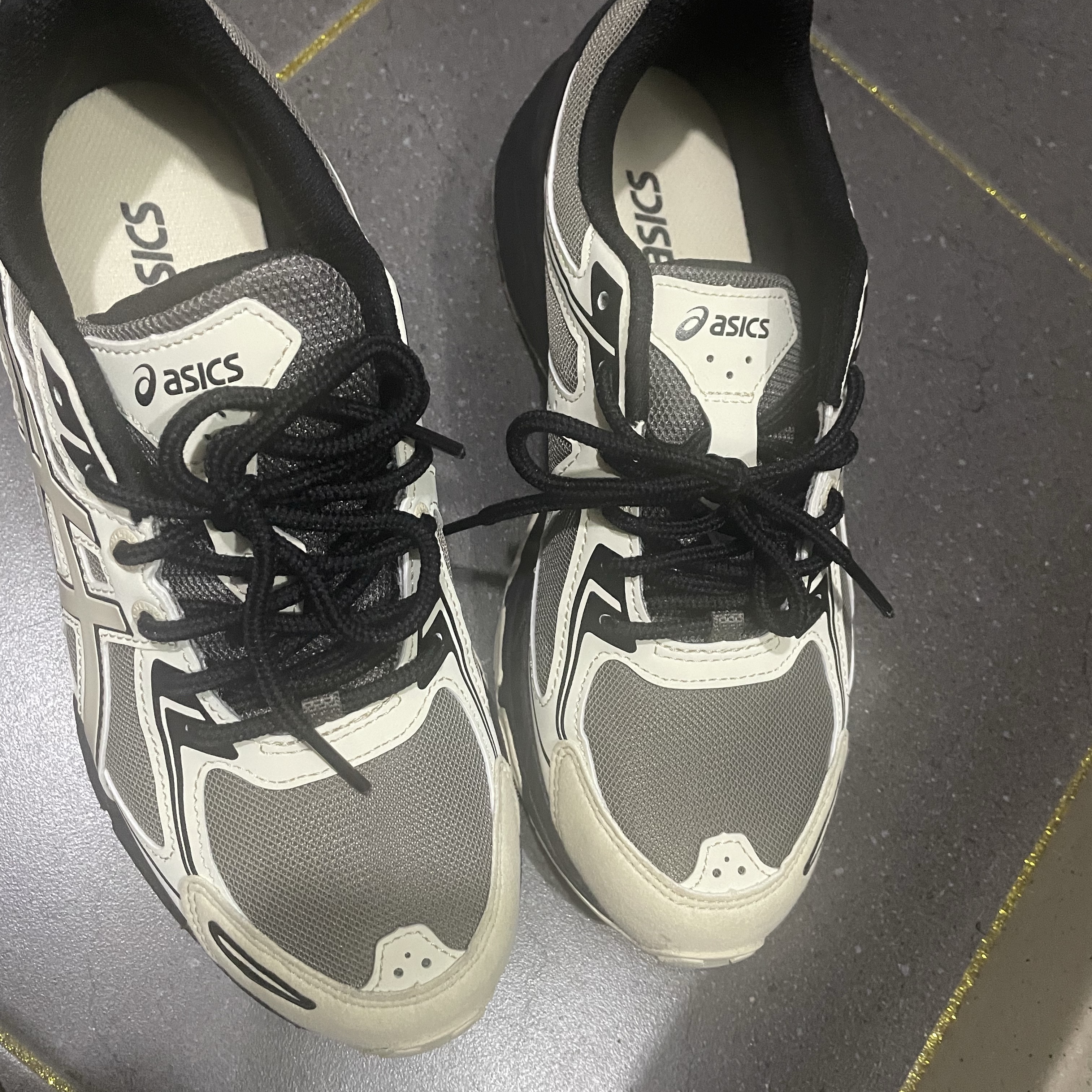Asics Gel-Venture 6 Mink Vanila 착용 스타일