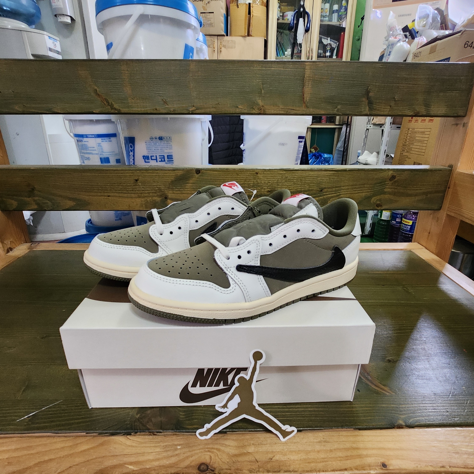 (PS) Jordan 1 x Travis Scott Retro Low OG SP Reverse Olive 착용 스타일