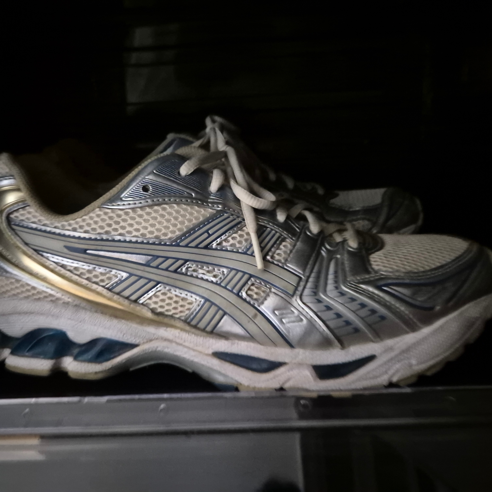 Asics Gel-Kayano 14 Cream Pure Silver 착용 스타일