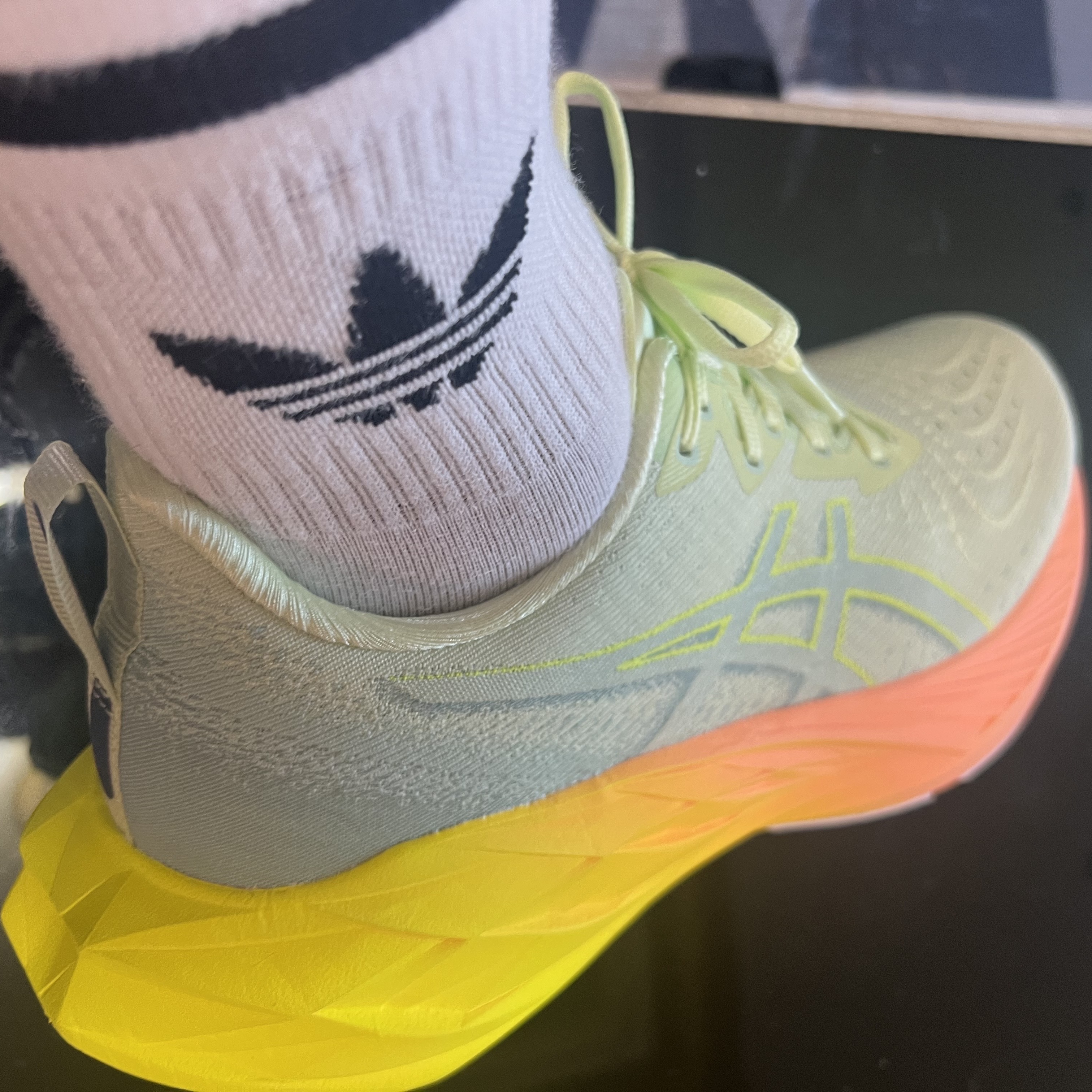 Asics Novablast 4 Cool Matcha Safety Yellow 착용 스타일