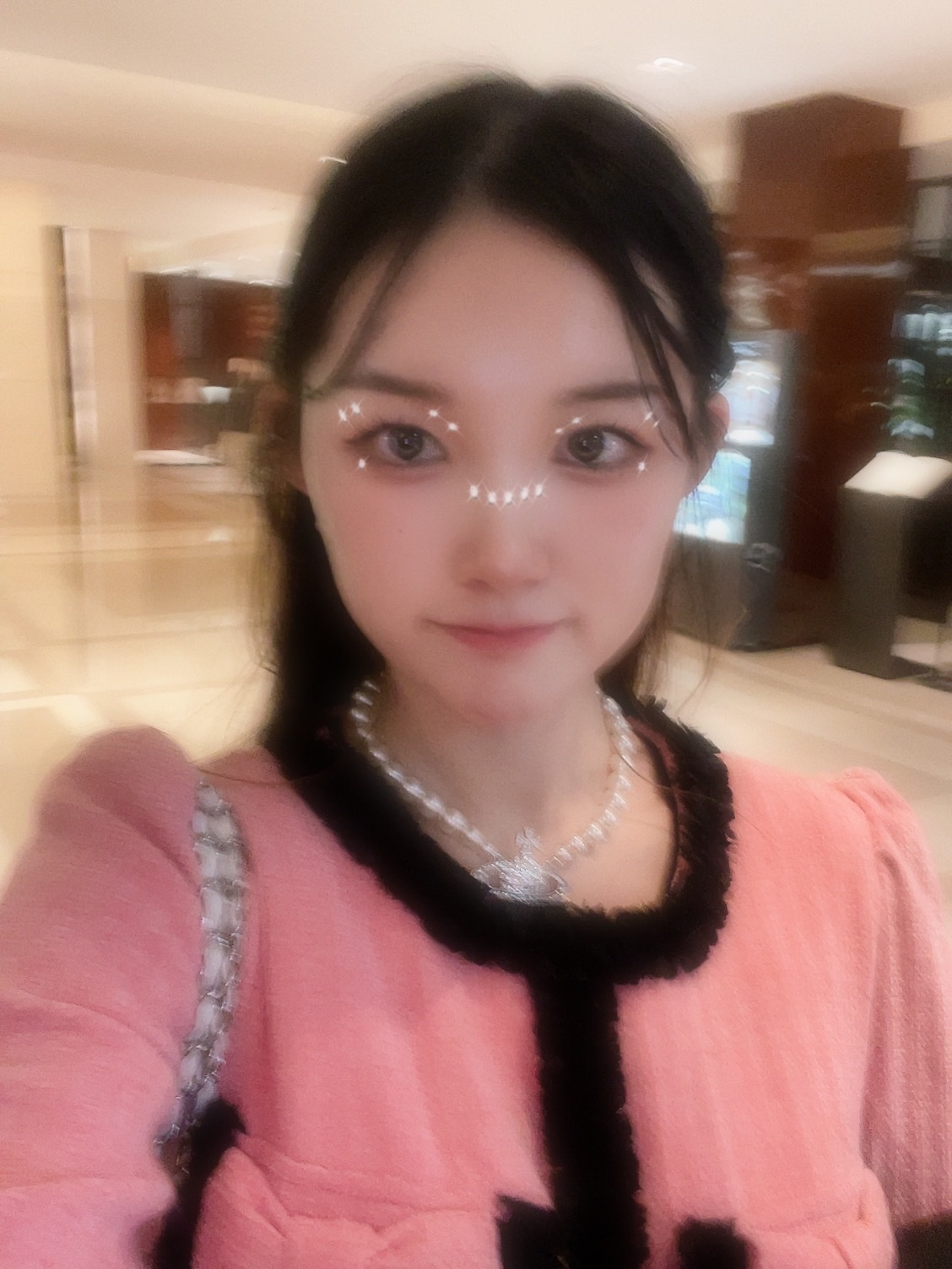 Cardinal Red Hawoo-A Bag Mix, Vivienne Westwood Neysa Pearl Choker Silver 착용 스타일 - 2