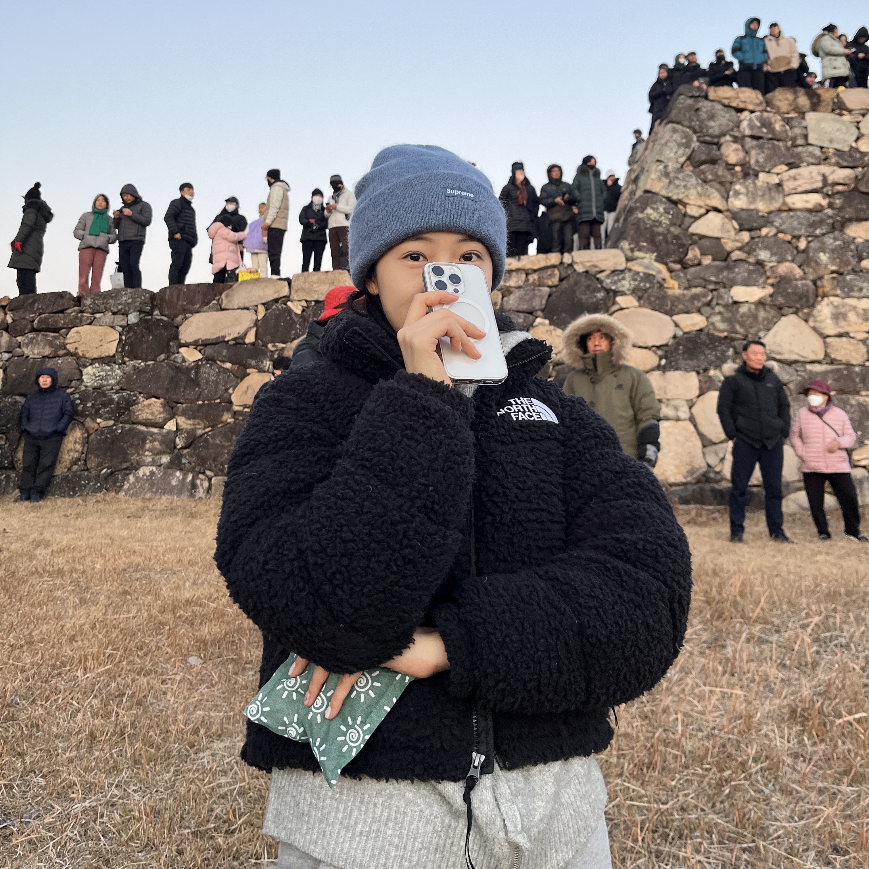 Supreme Mohair Beanie Dark Slate - 23FW, (W) The North Face Sherpa Nuptse Jacket Black 착용 스타일