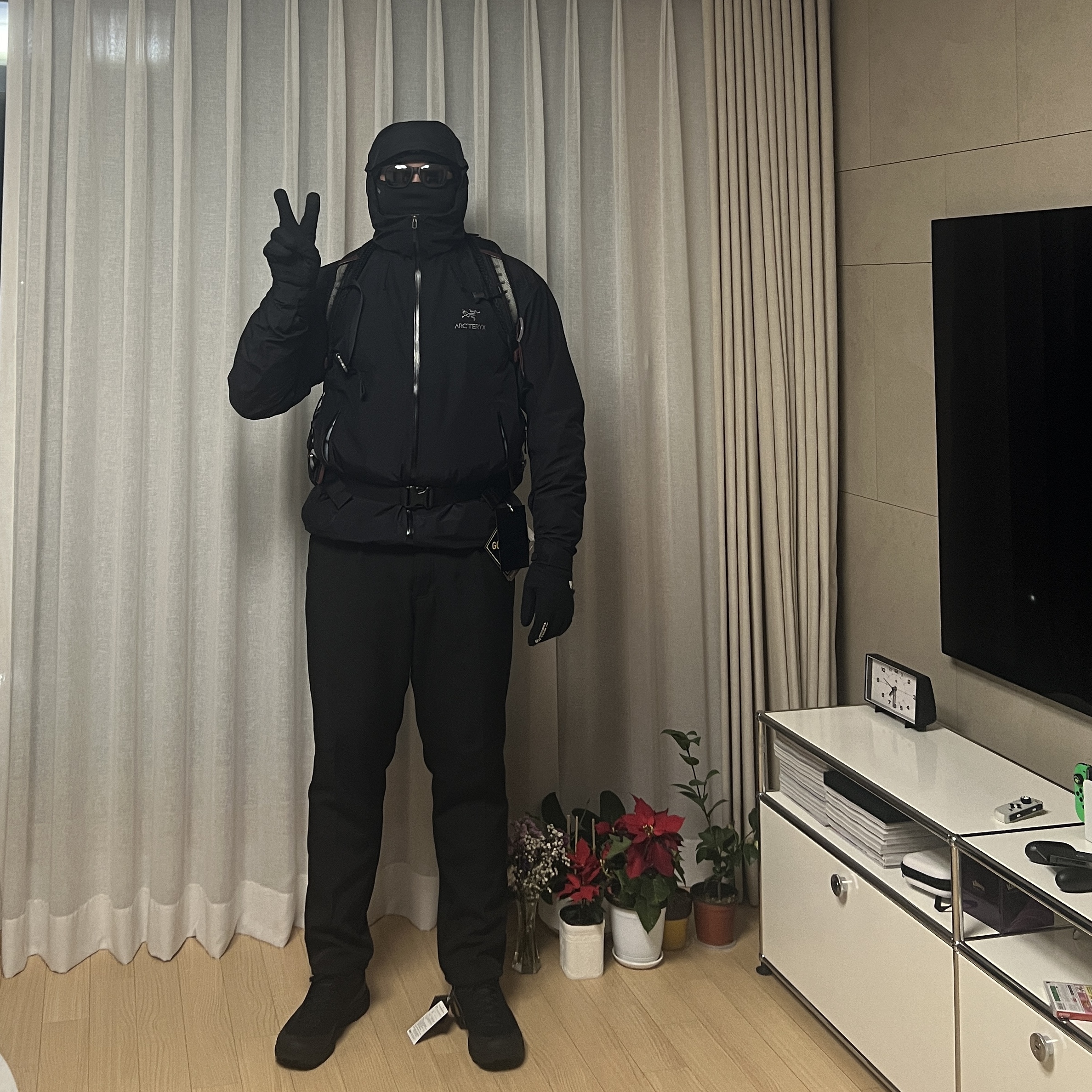 Arc'teryx Beta LT Jacket Black, Arc'teryx Atom LT Hoody Black 착용 스타일 - 2