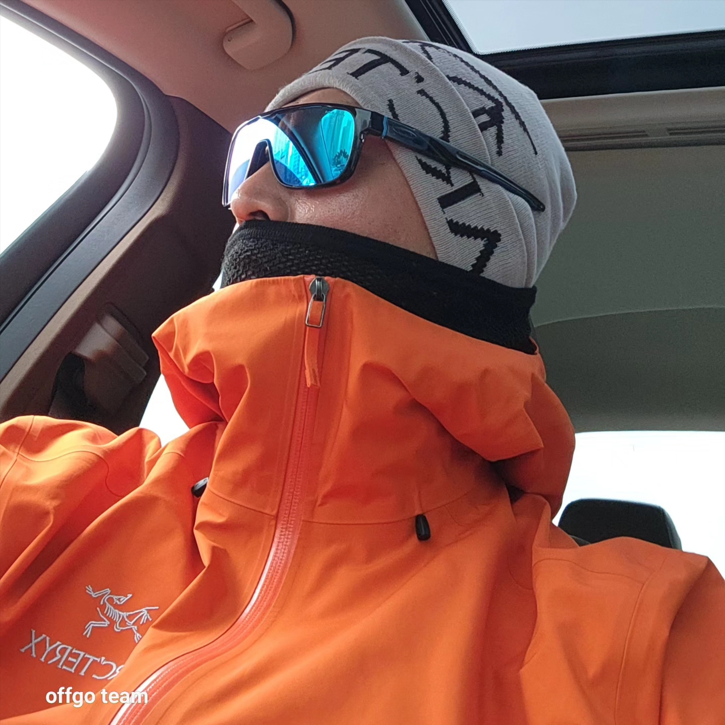 Arc'teryx Bird Word Toque Orca 착용 스타일