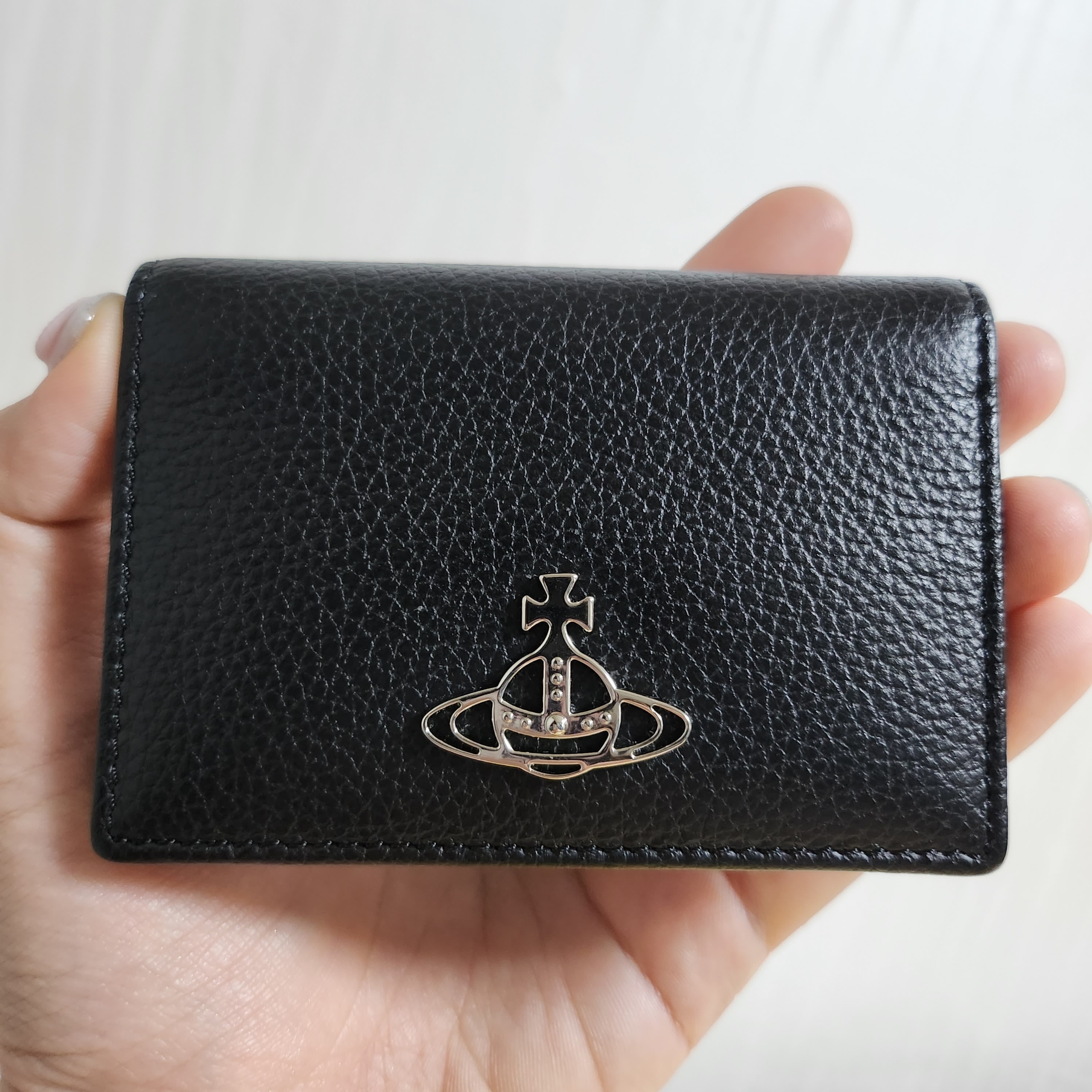 Vivienne Westwood Grain Leather Card Holder Black 착용 스타일