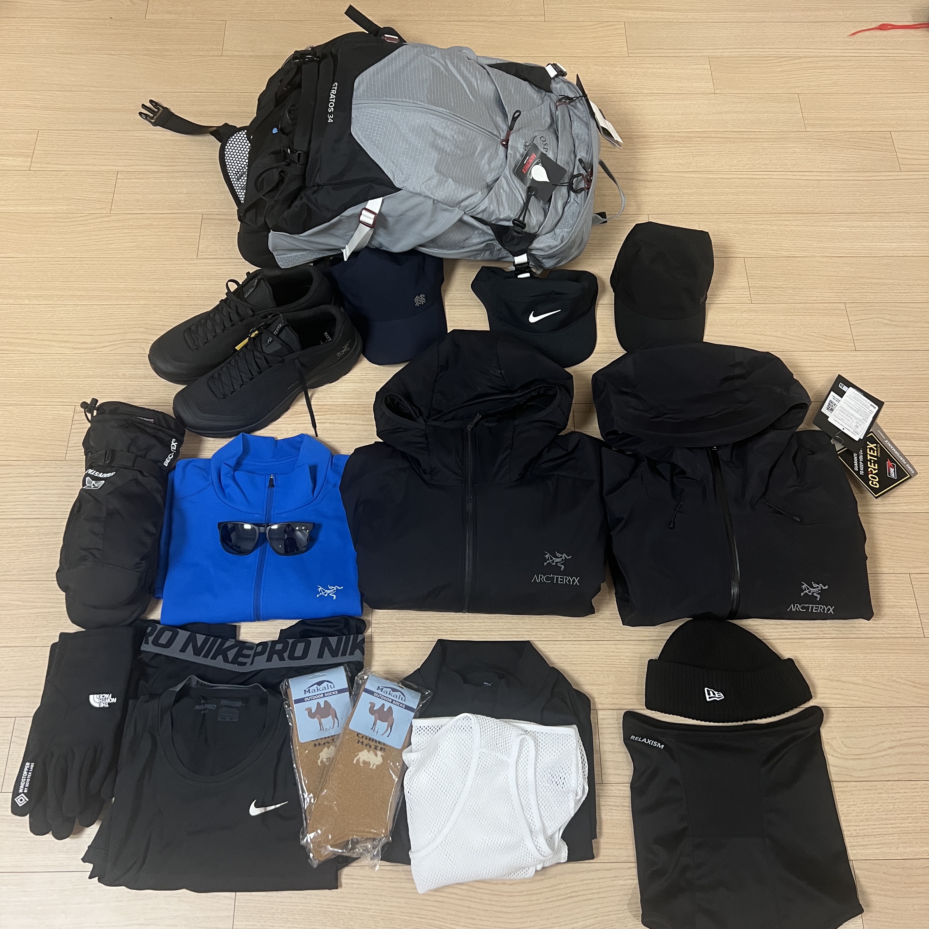 Arc'teryx Beta LT Jacket Black, Arc'teryx Atom LT Hoody Black 착용 스타일 - 5