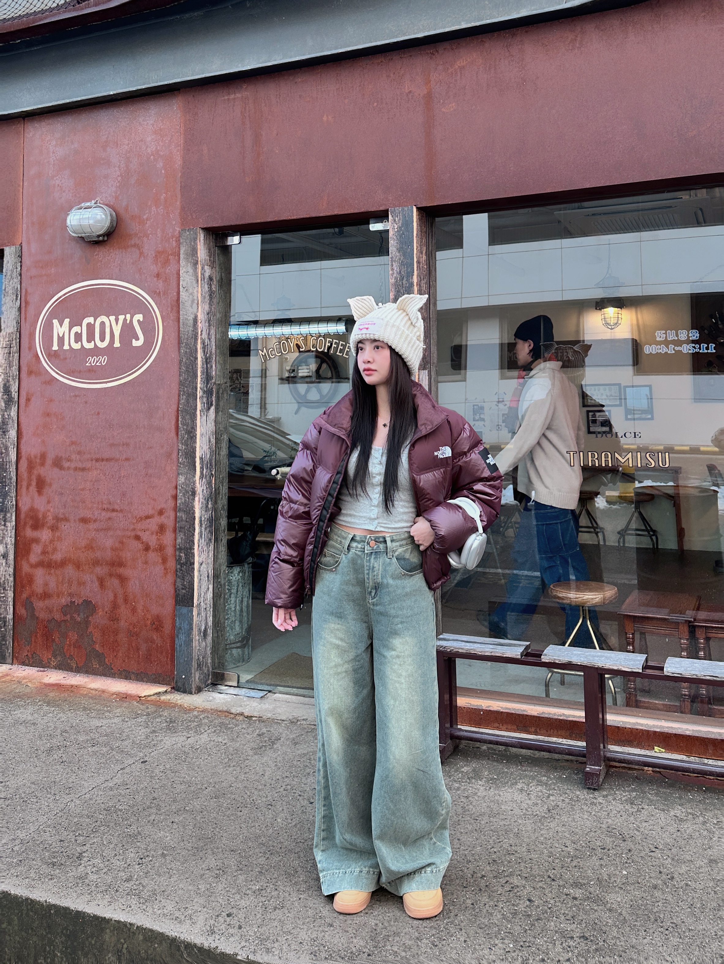 Charles Jeffrey Loverboy Chunky Ears Beanie Ecru, (W) The North Face White Label Novelty Nuptse Down Jacket Cocoa Brown 착용 스타일 - 3