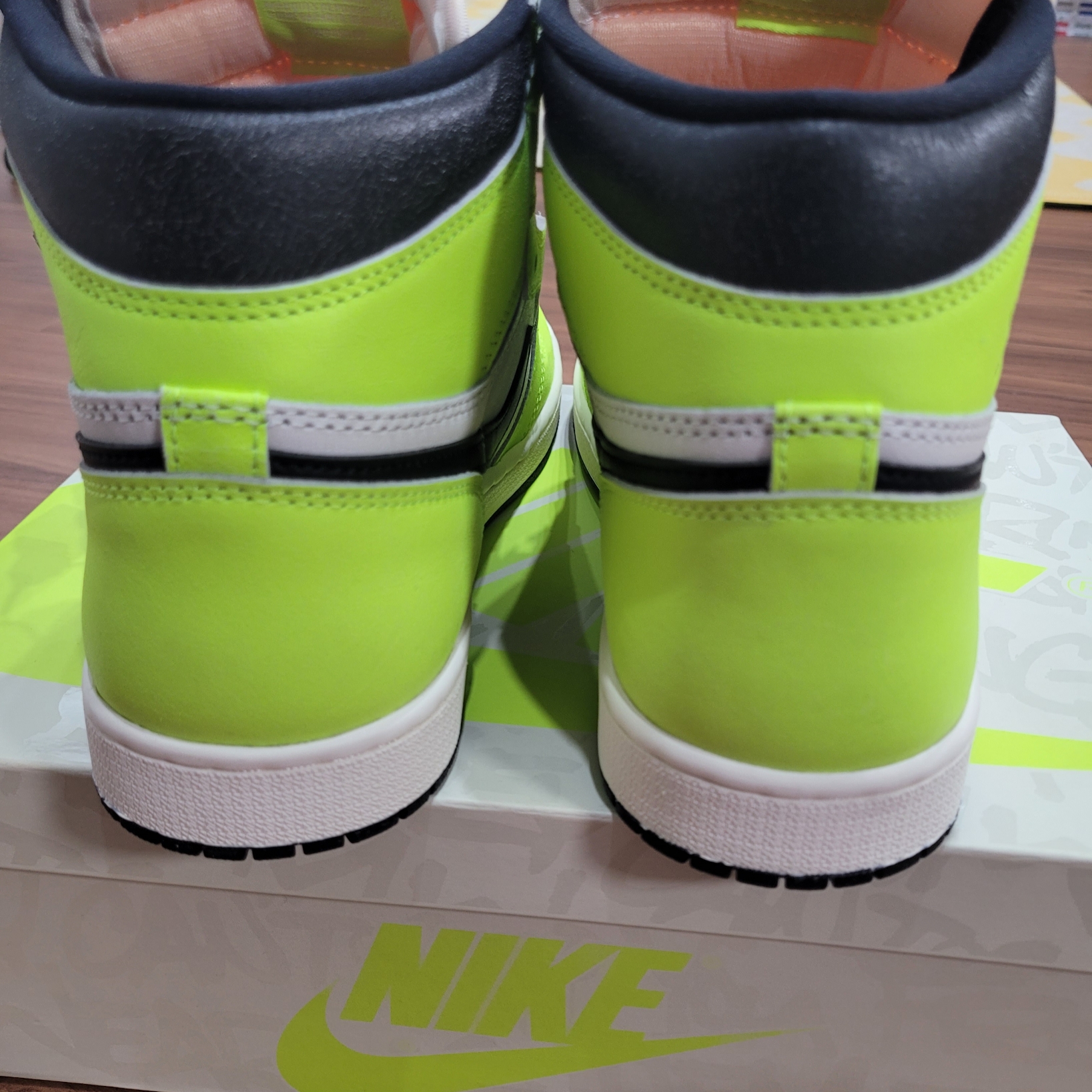 Jordan 1 Retro High OG Volt 착용 스타일 - 2