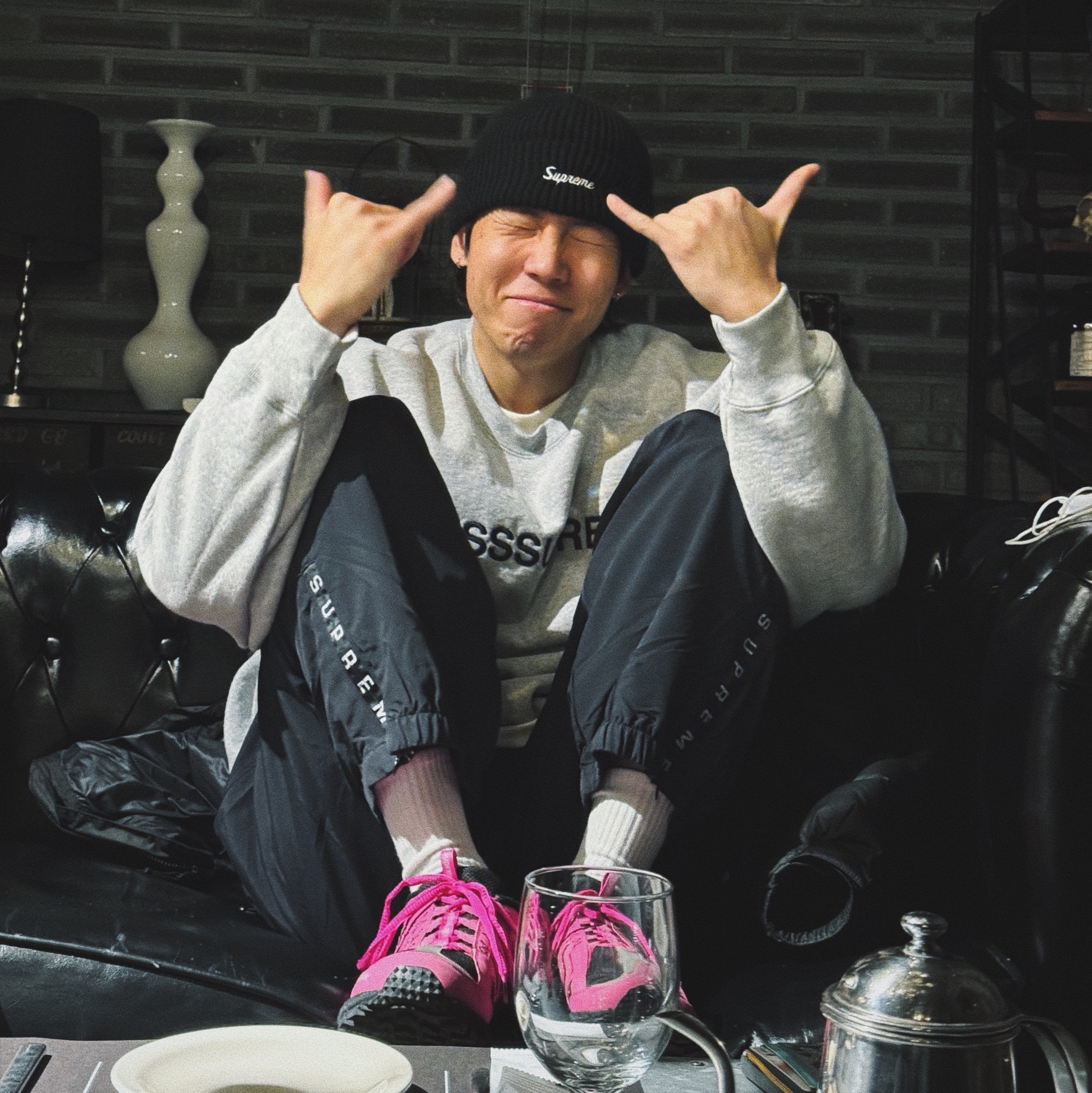 Nike x Supreme Air Humara 17 Fire Pink, Supreme Warm Up Pants Black - 23FW 착용 스타일 - 1