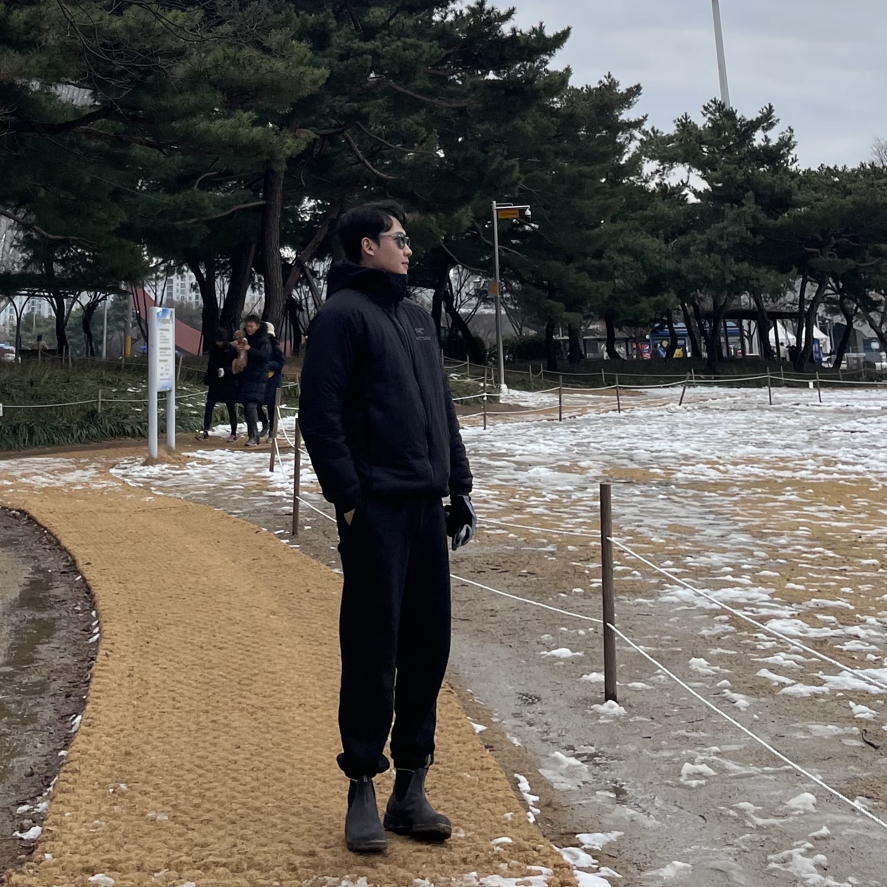 Arc'teryx Atom Hoody Black 착용 스타일