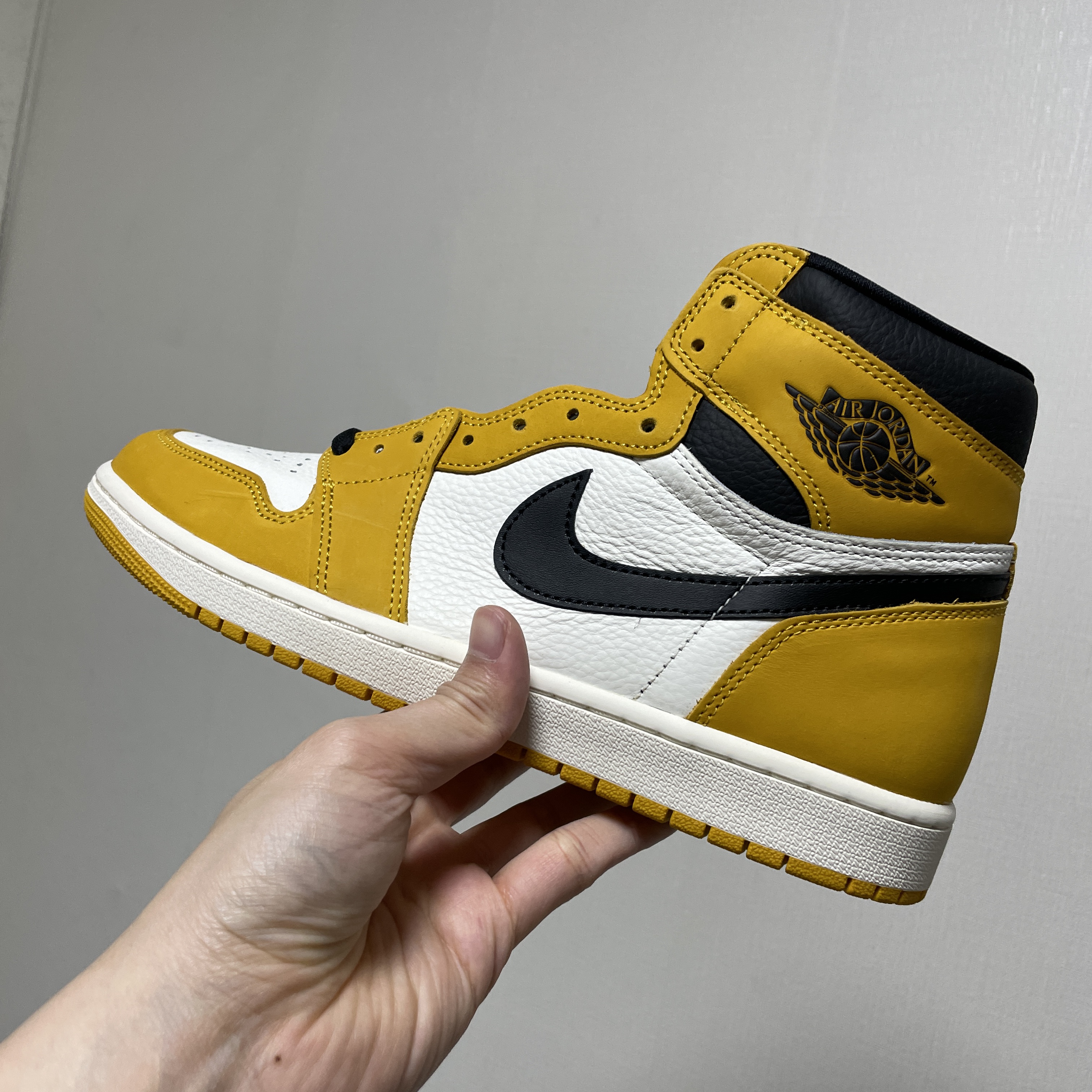 Jordan 1 Retro High OG Yellow Ochre 착용 스타일