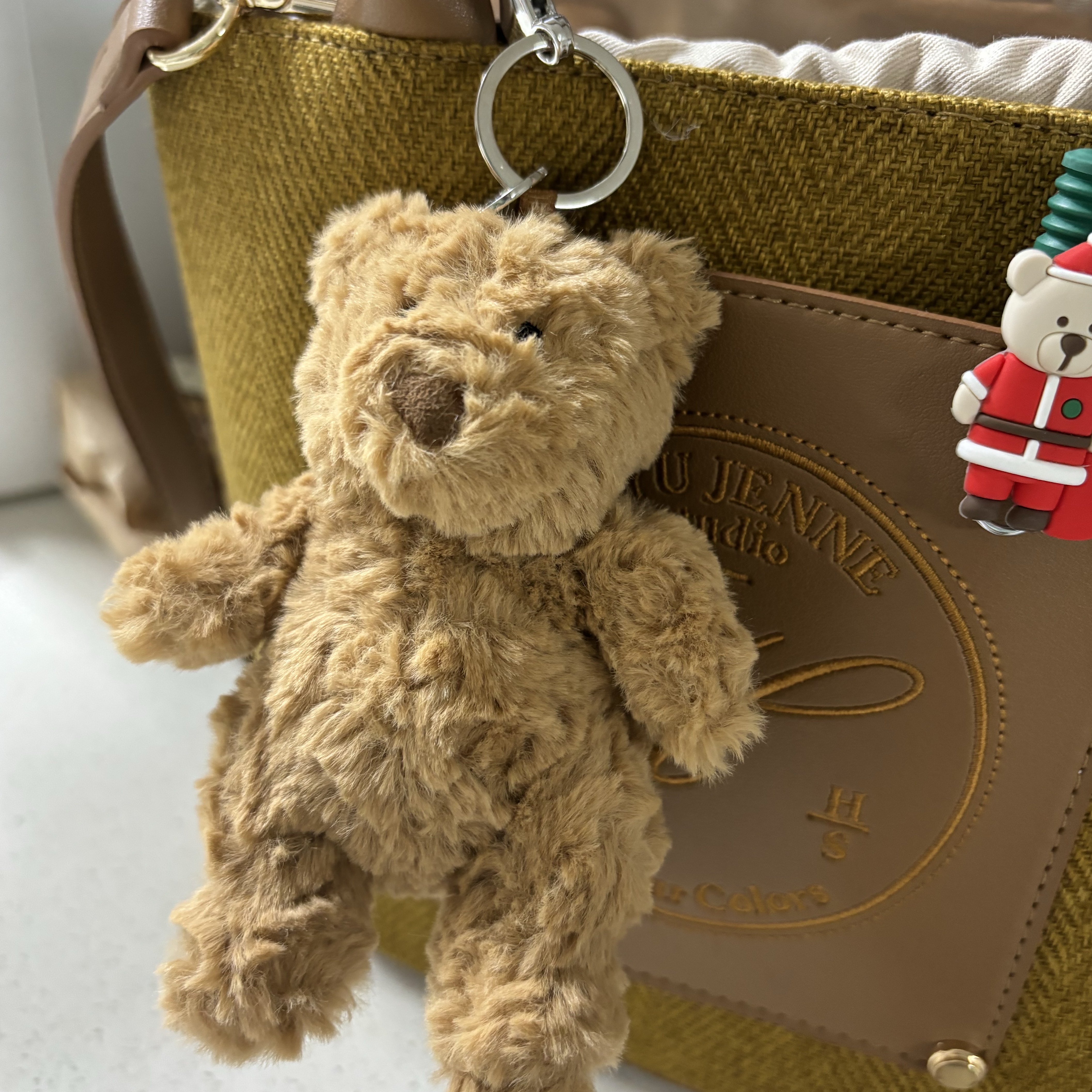 Jellycat Bartholomew Bear Bag Charm Brown 착용 스타일