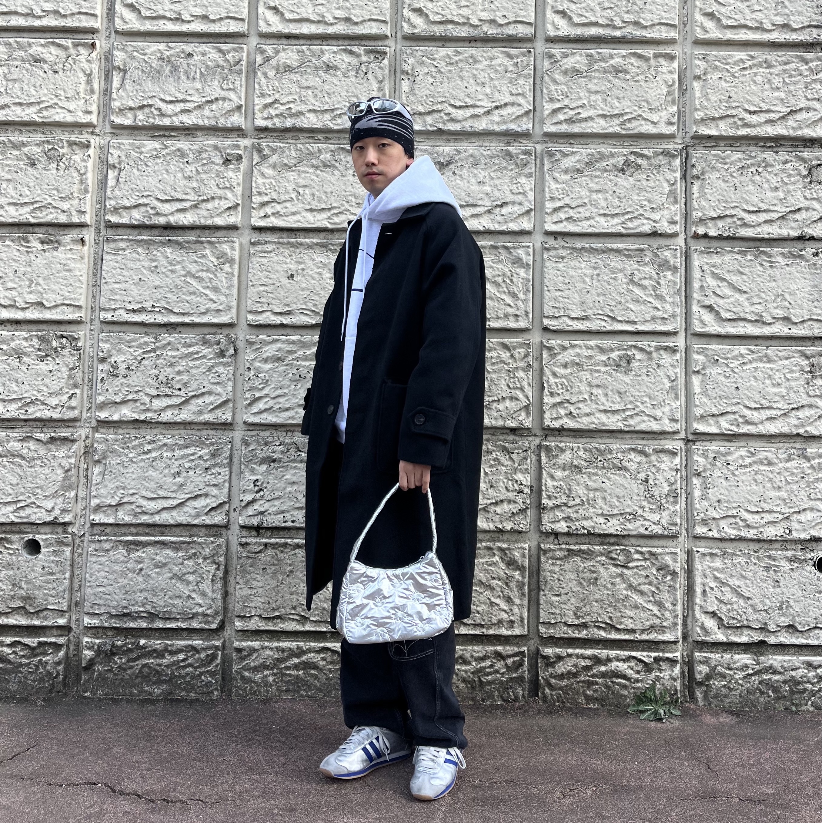 Adidas Puffy Satin Mini Shoulder Bag Silver Metallic 착용 스타일