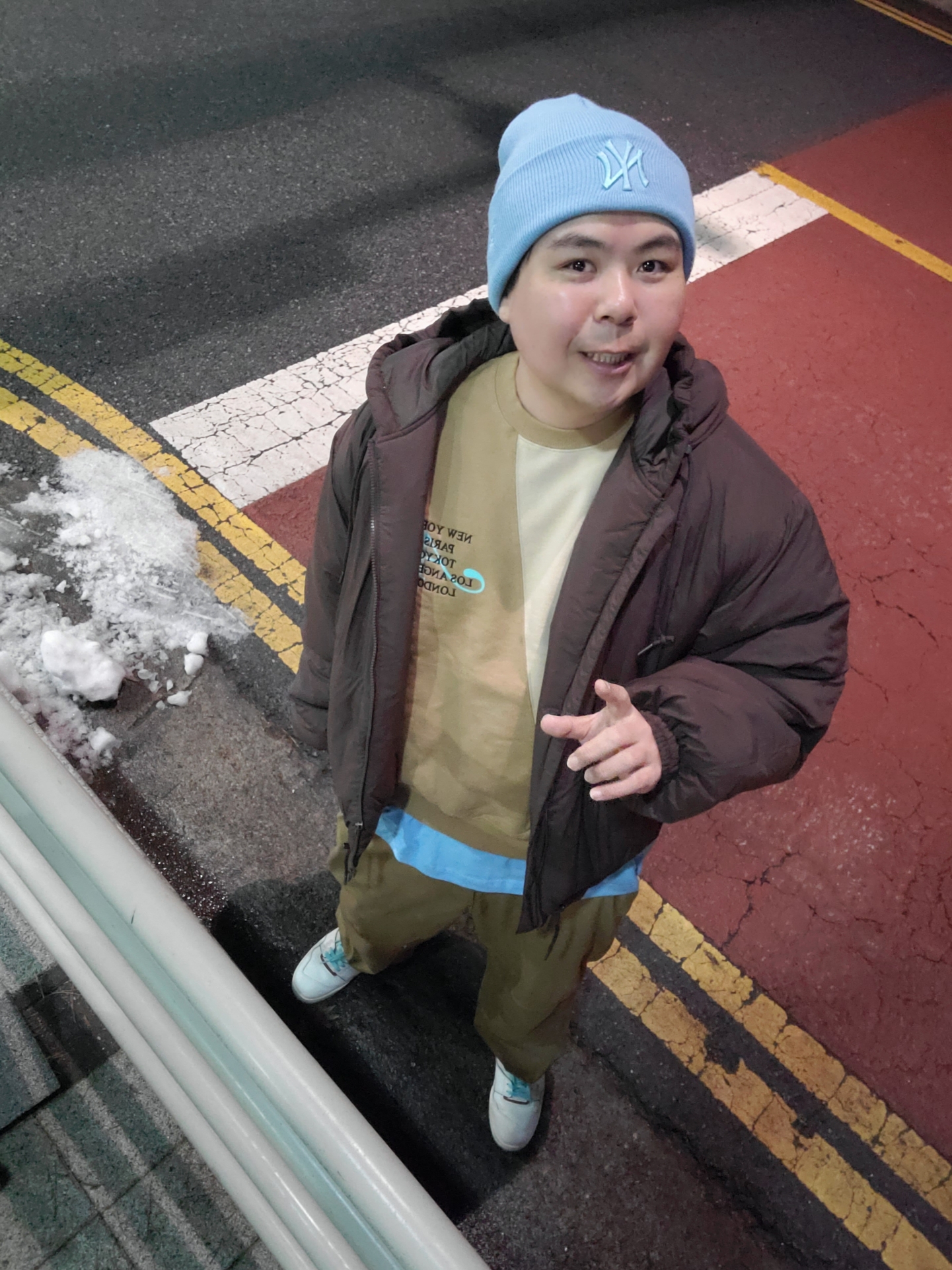 New Balance 550 Sea Salt Yellow - 2E Wide 착용 스타일 - 1