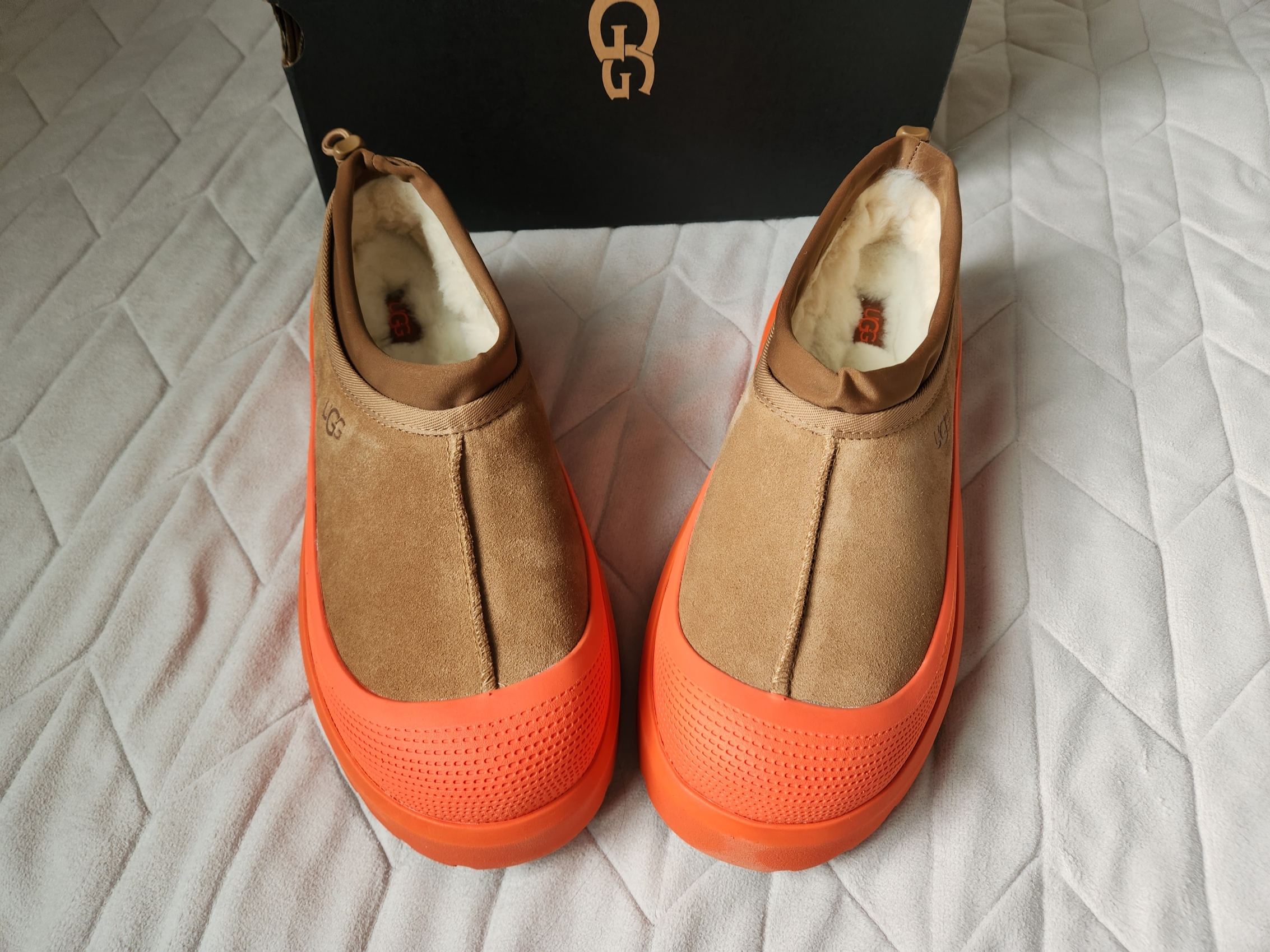 UGG Tasman Weather Hybrid Chestnut Orange 착용 스타일 - 3