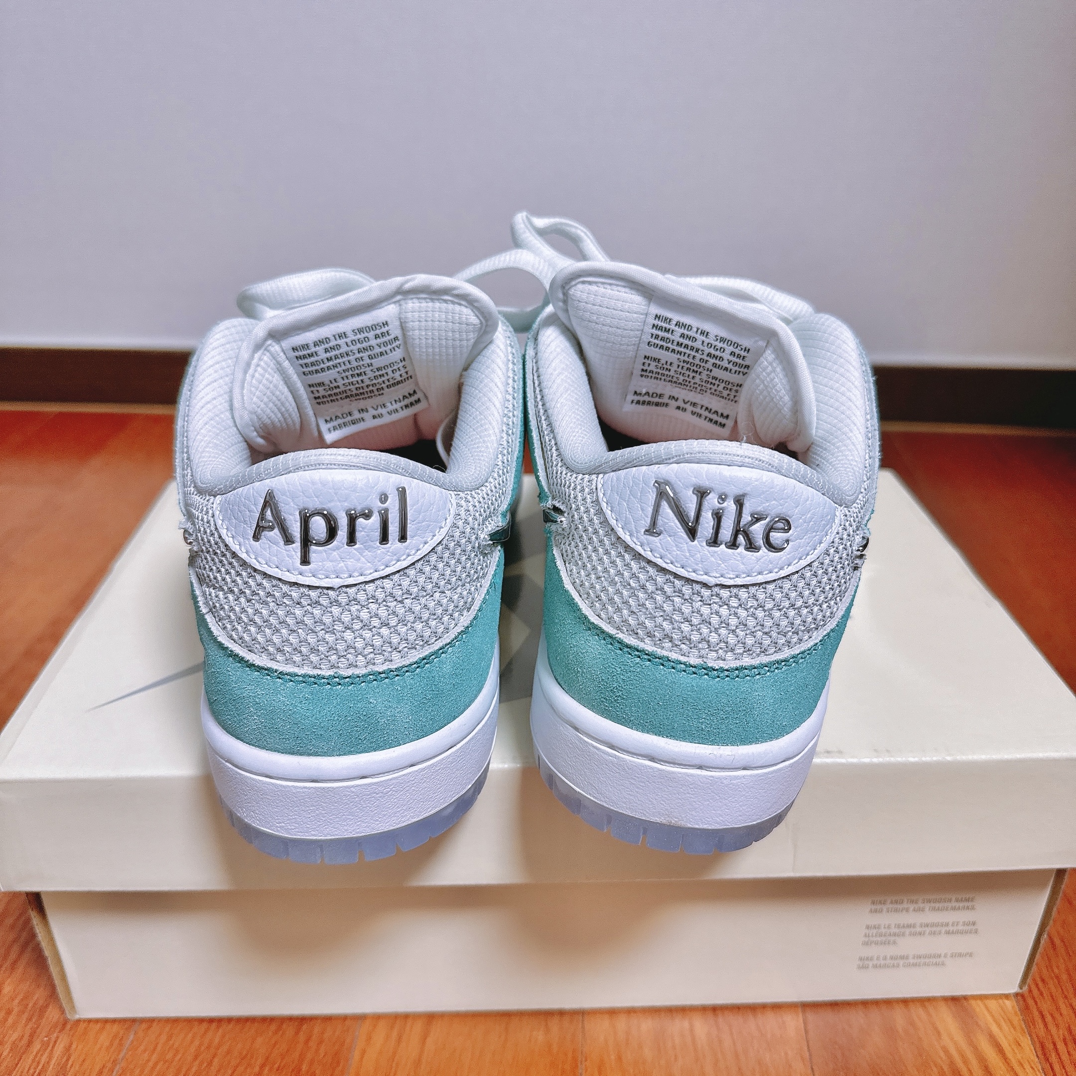 Nike x April Skateboards SB Dunk Low Pro QS Racer Blue Metallic Silver 착용 스타일 - 4