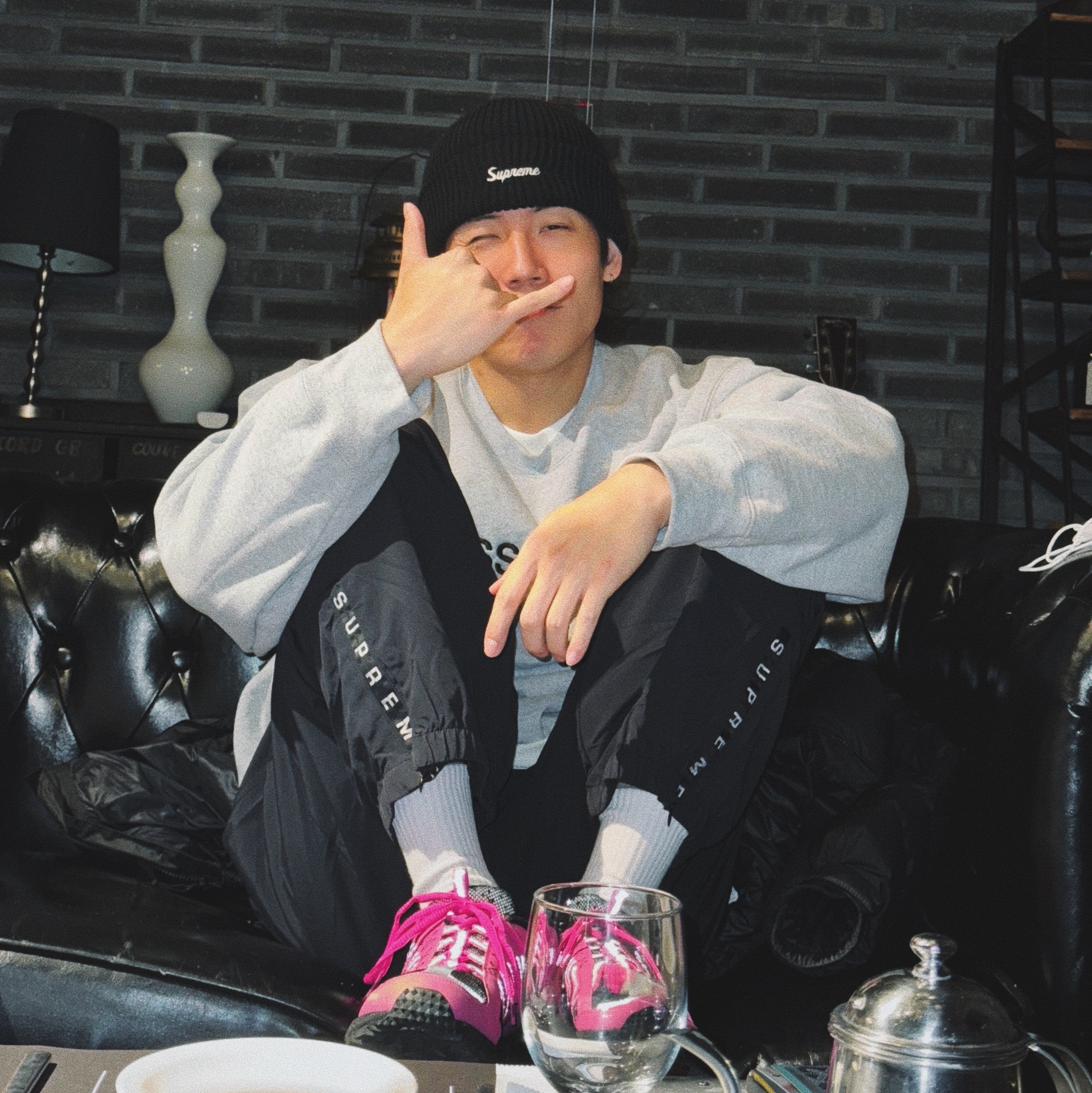 Nike x Supreme Air Humara 17 Fire Pink, Supreme Warm Up Pants Black - 23FW 착용 스타일 - 2