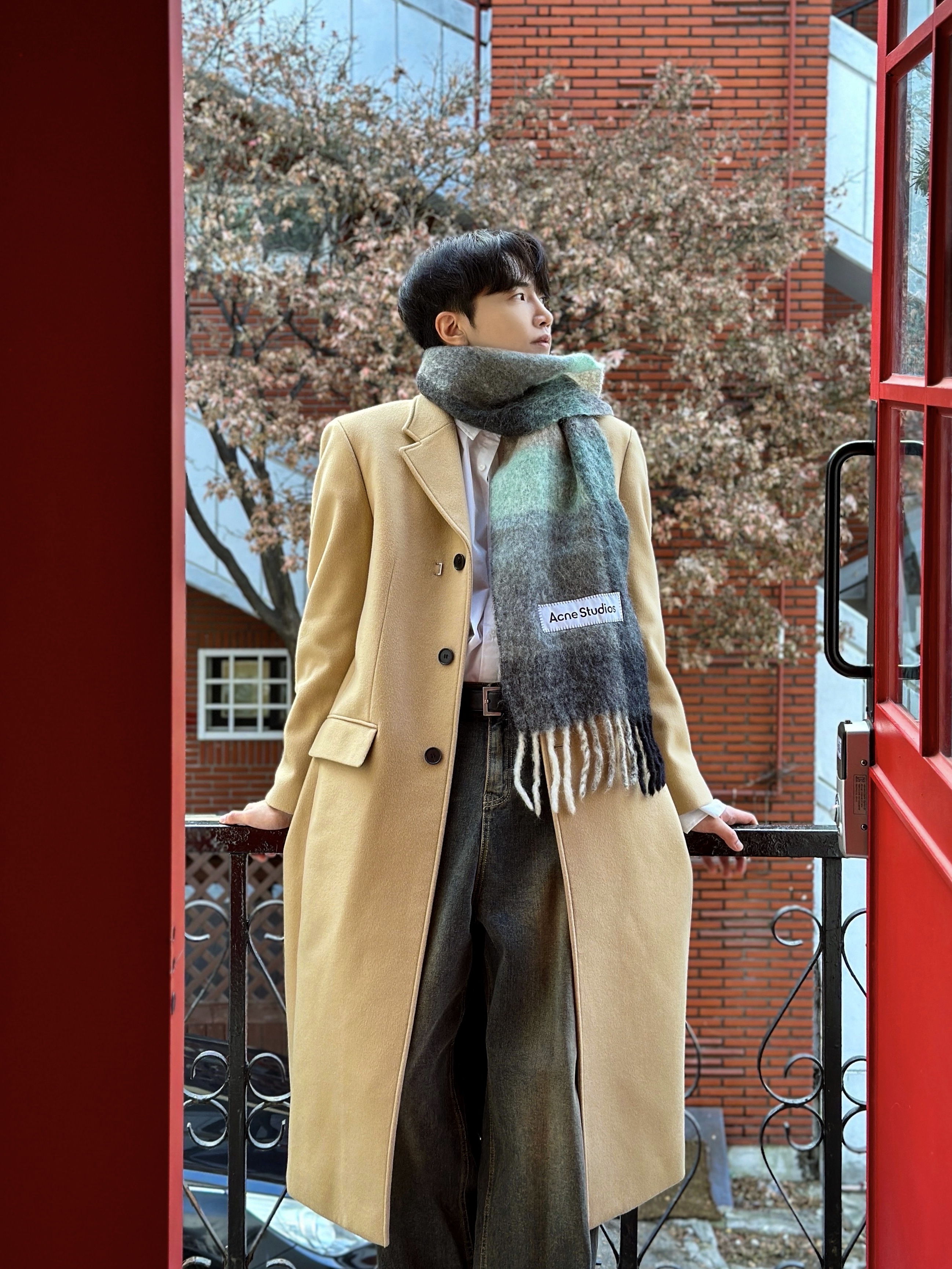 Acne Studios Mohair Check Muffler Grey Green Black, Saint Laurent Leather Silver Monogram Belt Black 착용 스타일 - 2