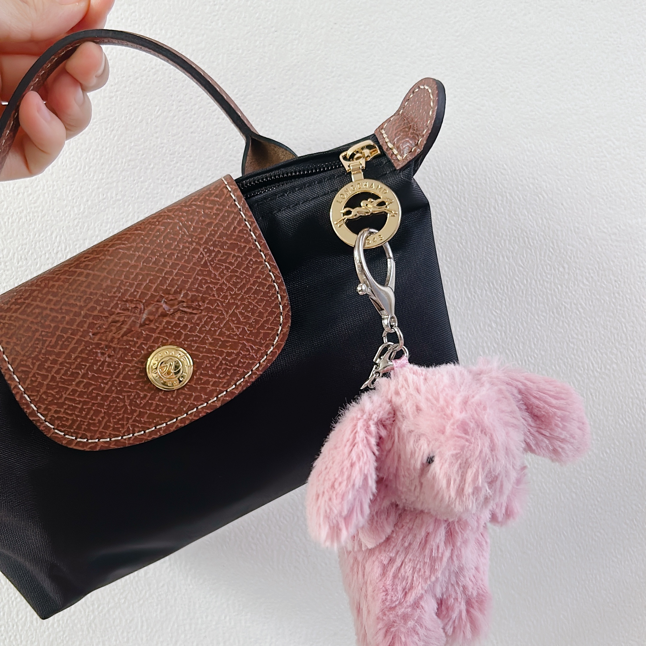 Longchamp Le Pliage Original Handle Pouch Black 착용 스타일