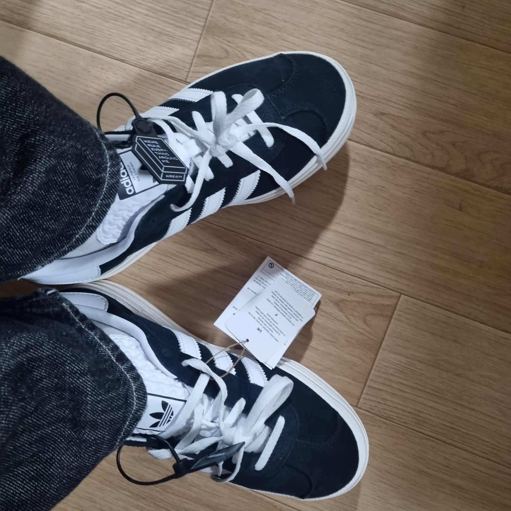 (W) Adidas Gazelle Bold Core Black Cloud White 착용 스타일