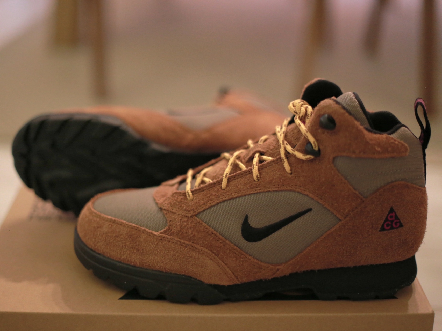 Nike ACG Torre Mid Waterproof Pecan and Olive Grey 착용 스타일 - 4