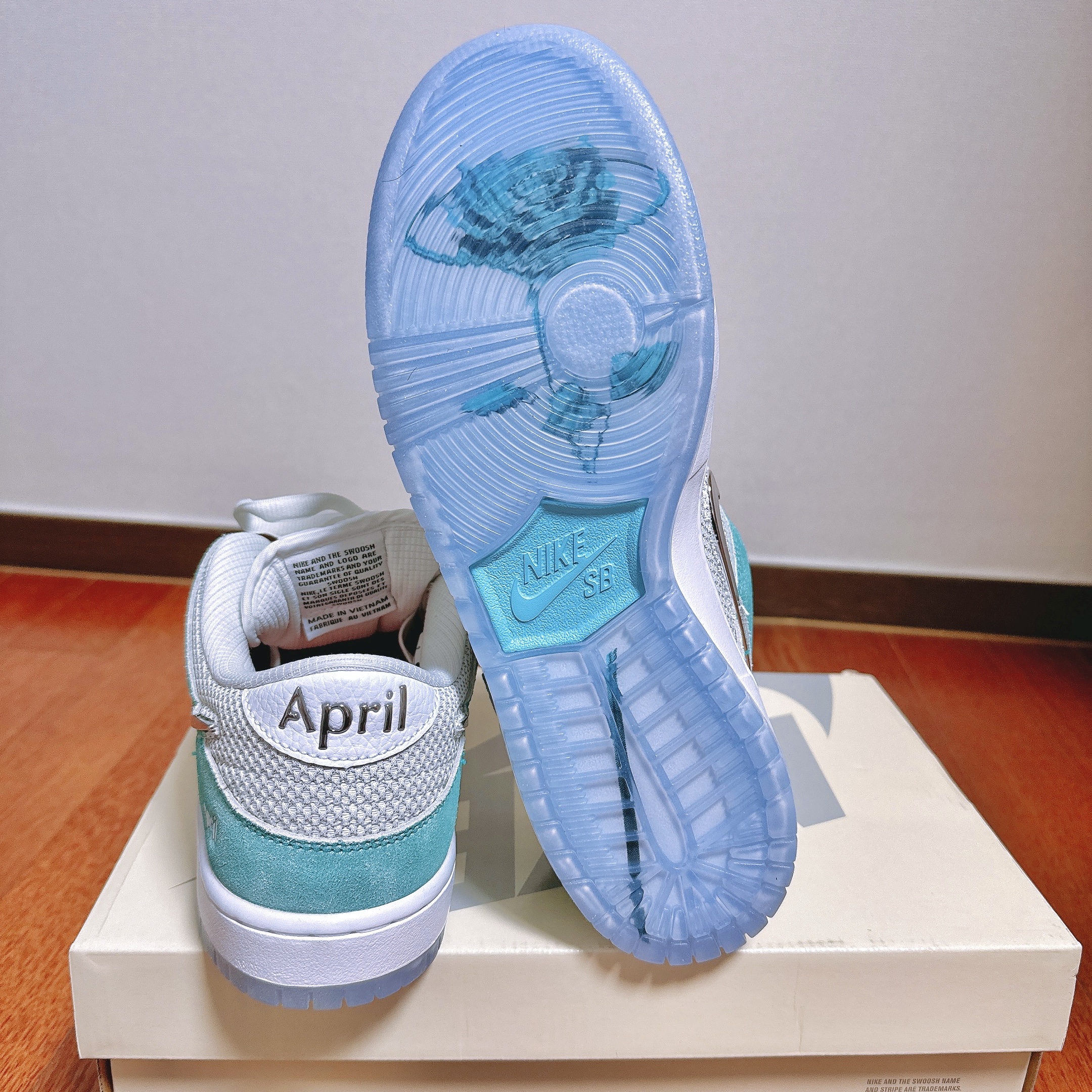 Nike x April Skateboards SB Dunk Low Pro QS Racer Blue Metallic Silver 착용 스타일 - 5