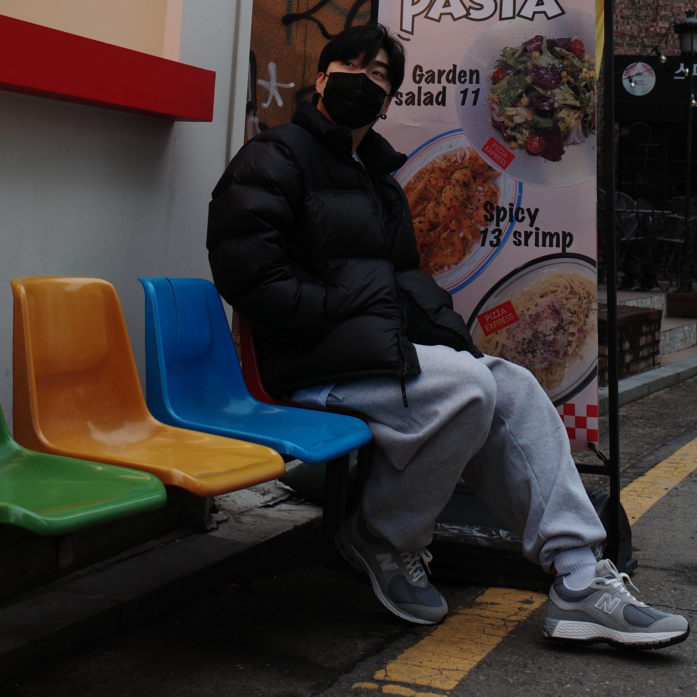 New Balance 2002R Gore-Tex Concrete Harbor Grey 착용 스타일 - 2