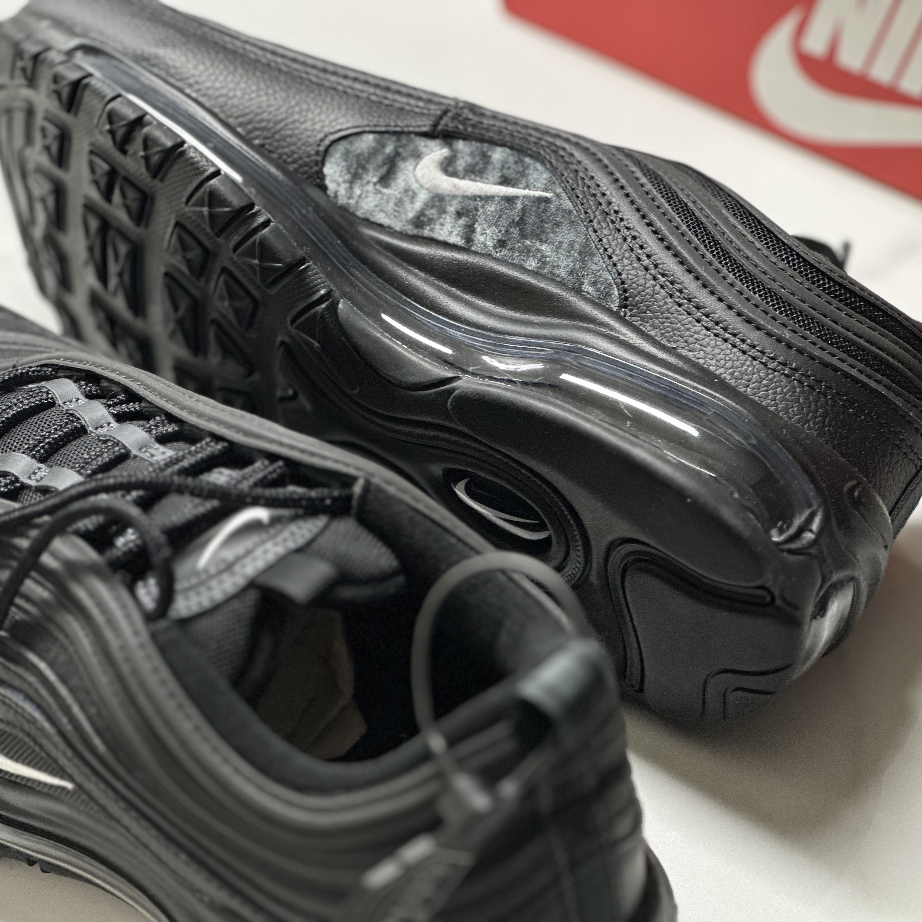 Nike Air Max 97 Black White Anthracite 착용 스타일 - 1