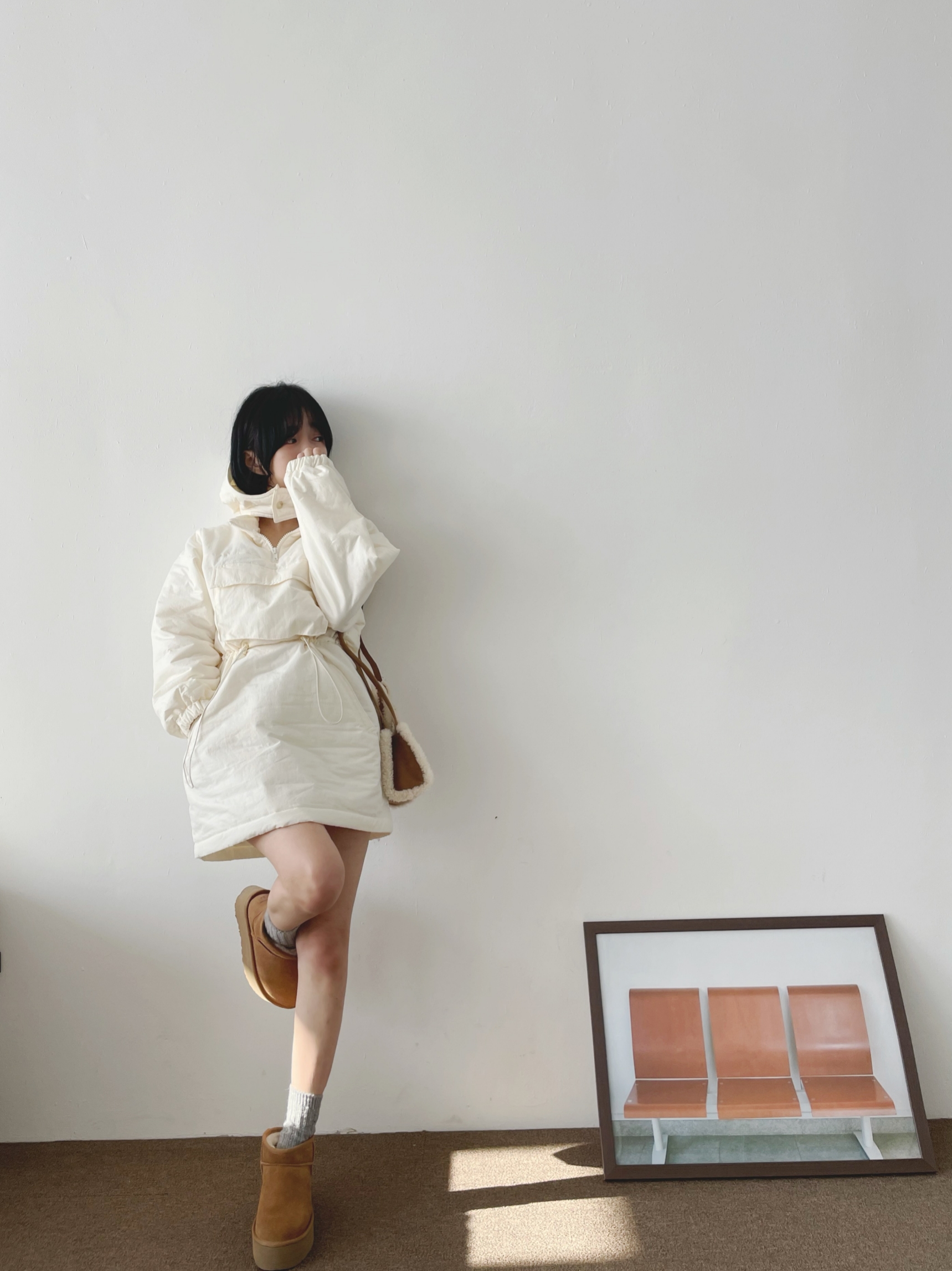 (W) UGG Classic Ultra Mini Platform Boots Chestnut, Telfar x UGG Small Shopping Bag Chestnut 착용 스타일 - 1