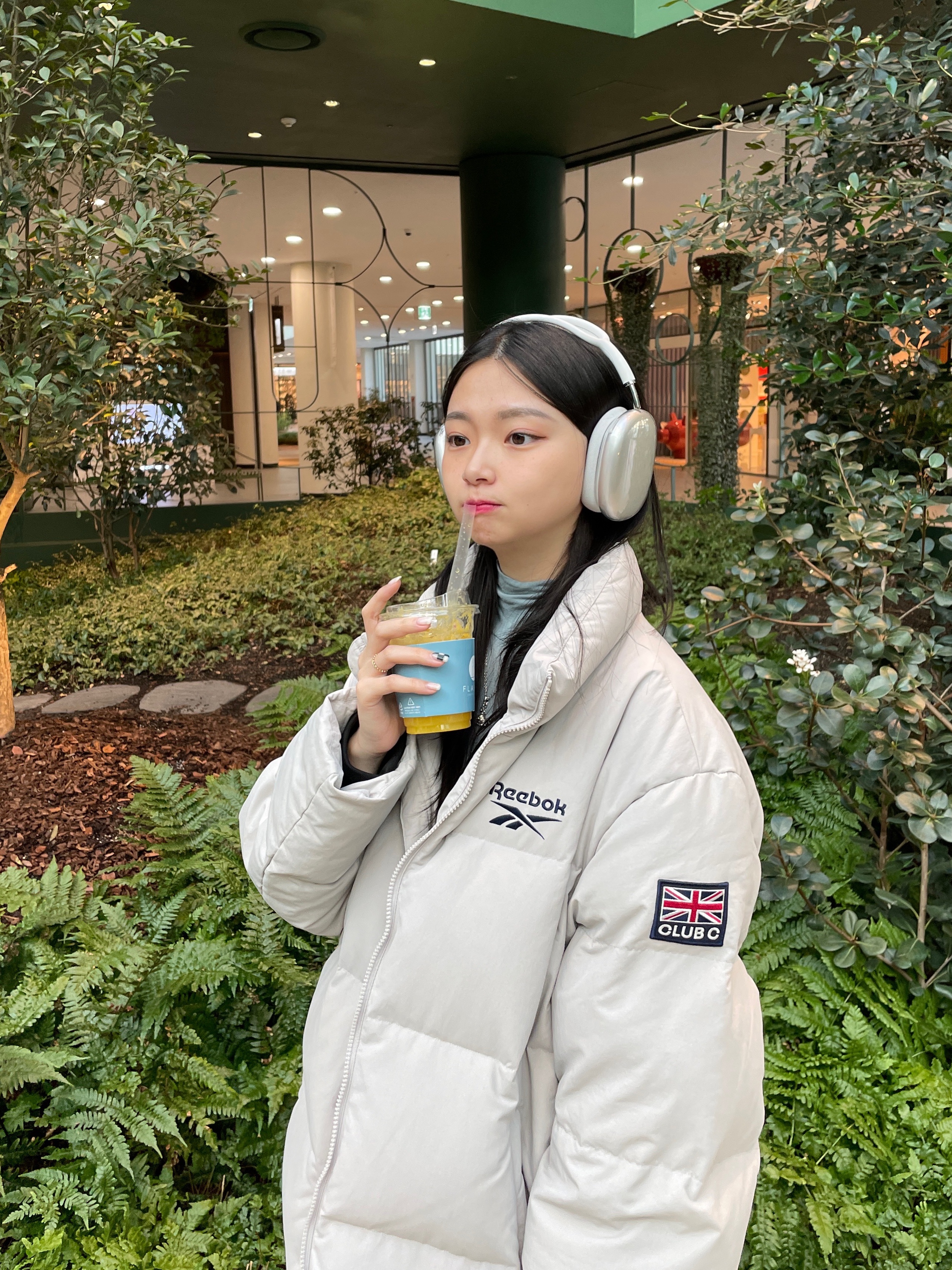 Reebok Club C 85 Vintage Chalk Green, Apple AirPods Max Lightning Silver (Korean Ver.) 착용 스타일 - 3