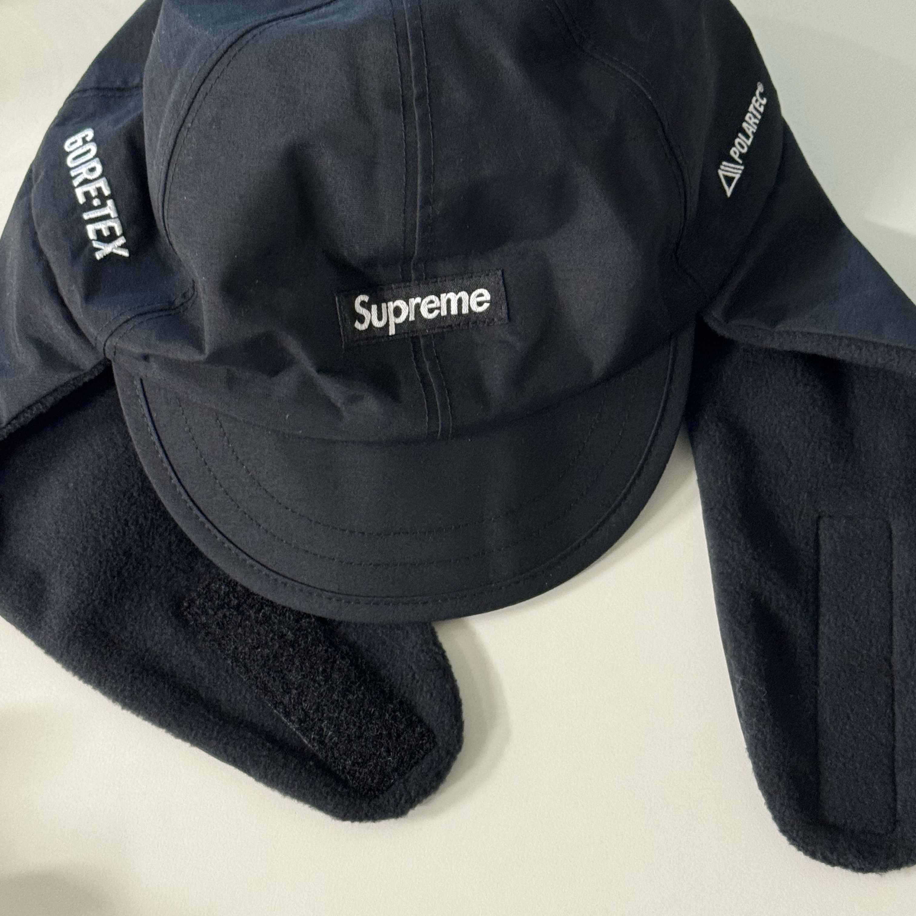 Supreme Gore-Tex Earflap Cap Black - 23FW 착용 스타일