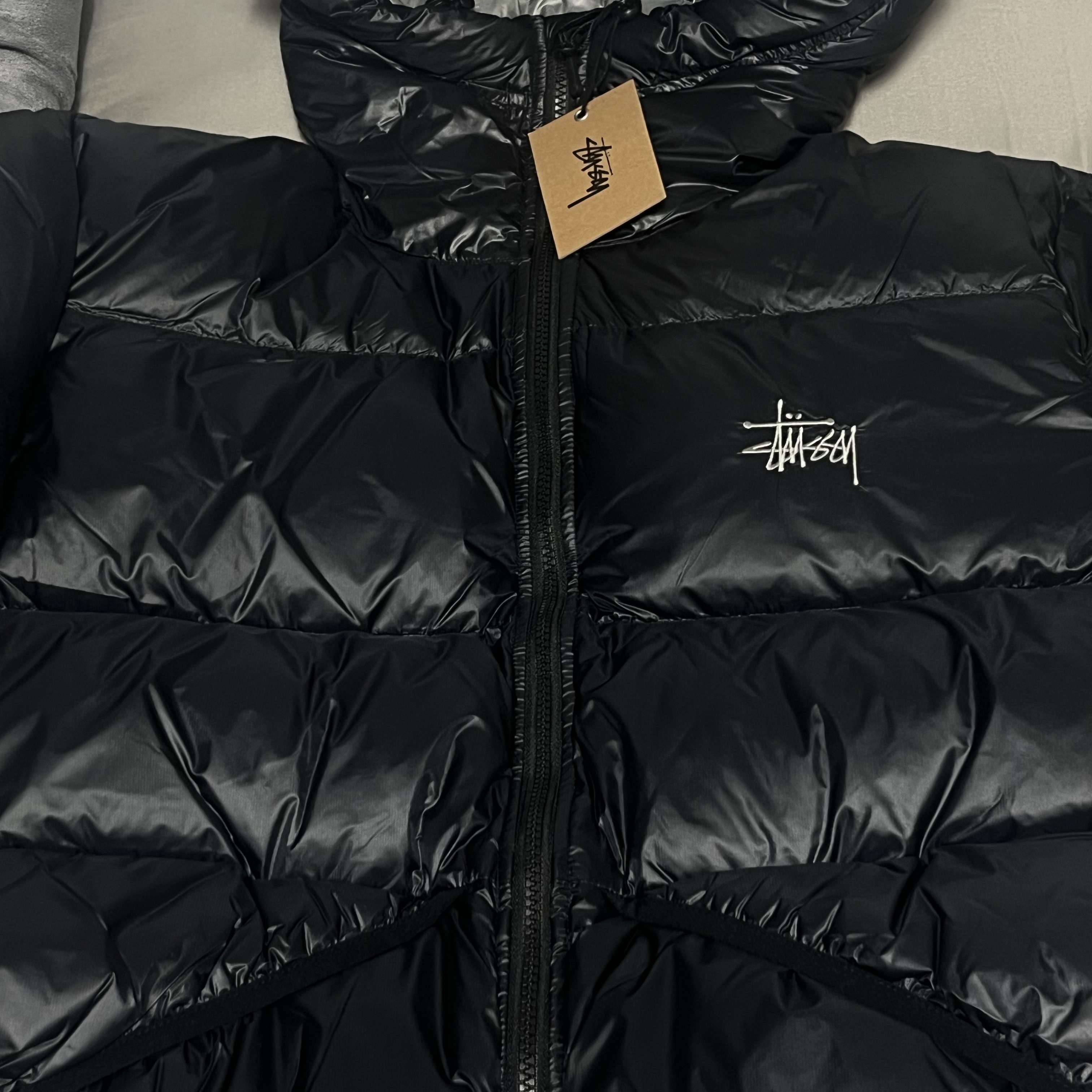 Stussy Down Parka Micro Ripstop Phantom Black, Stussy Basic Stussy T-Shirt White 2023 착용 스타일 - 3
