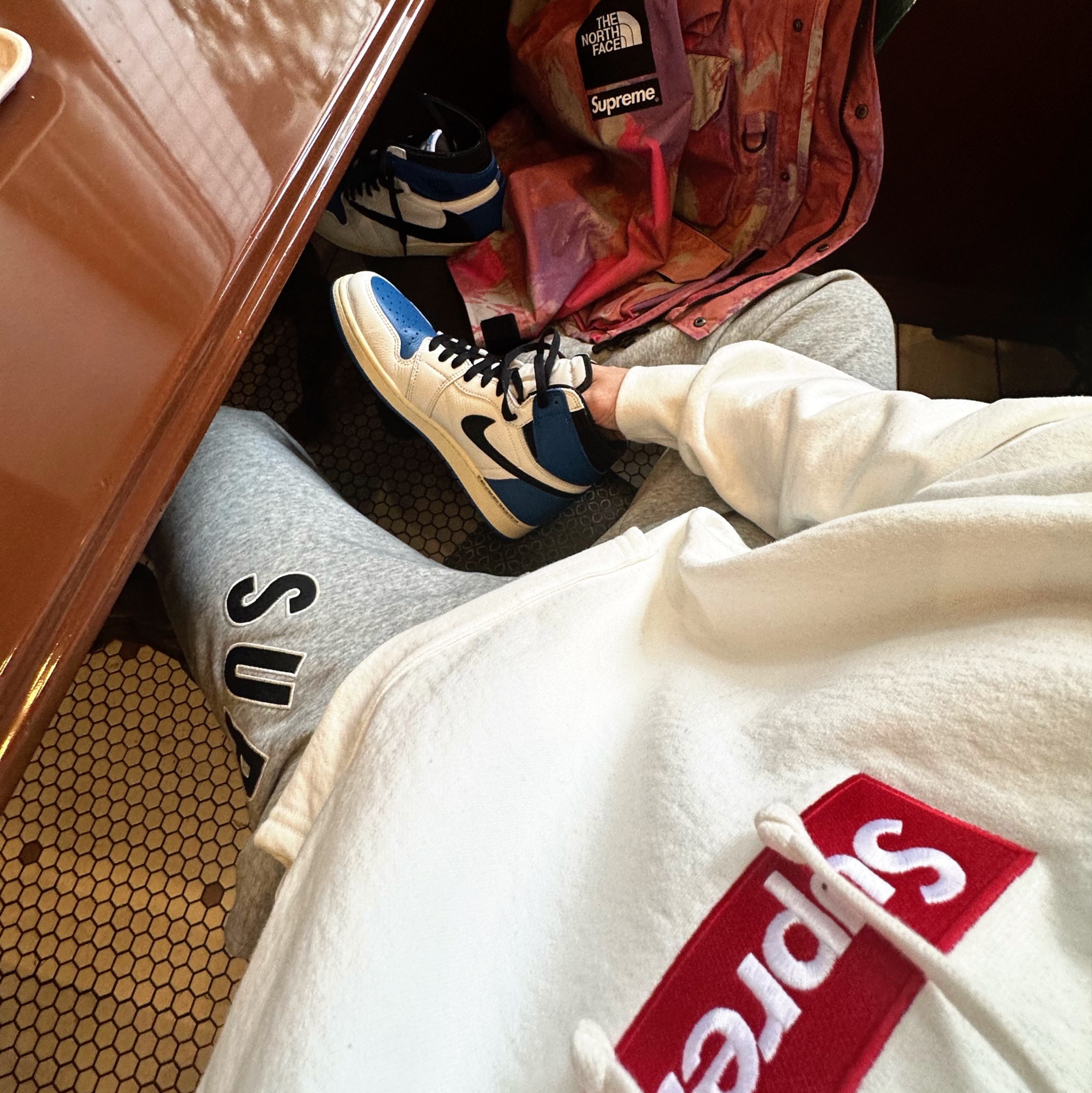 Jordan 1 x Travis Scott x Fragment Retro High OG SP Military Blue, Supreme x The North Face Cargo Jacket Multi-Color - 20SS 착용 스타일 - 2