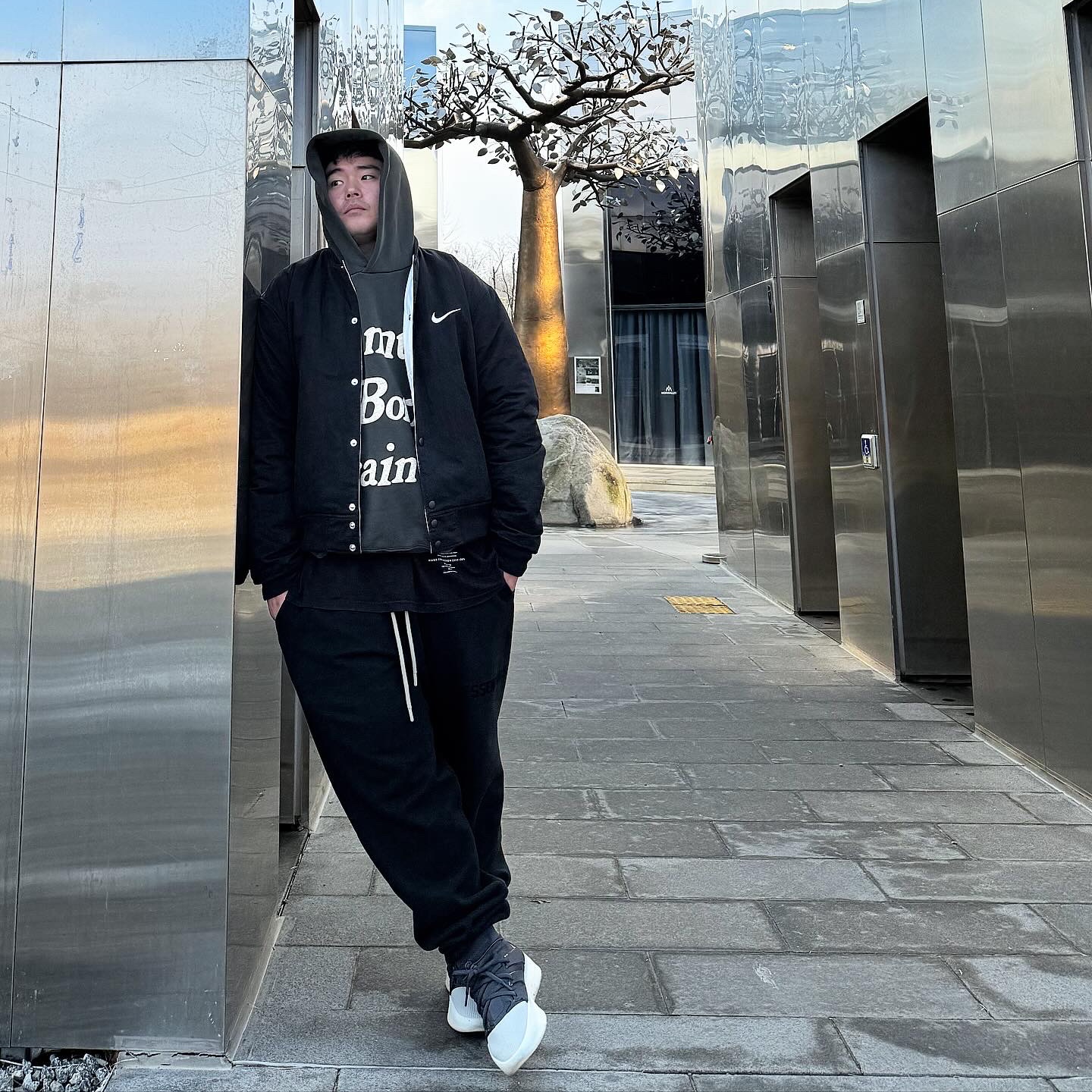 Nike x Stussy Reversible Jacket Black (FJ9153-010), Essentials Sweatpants Jet Black - 23FW 착용 스타일 - 3