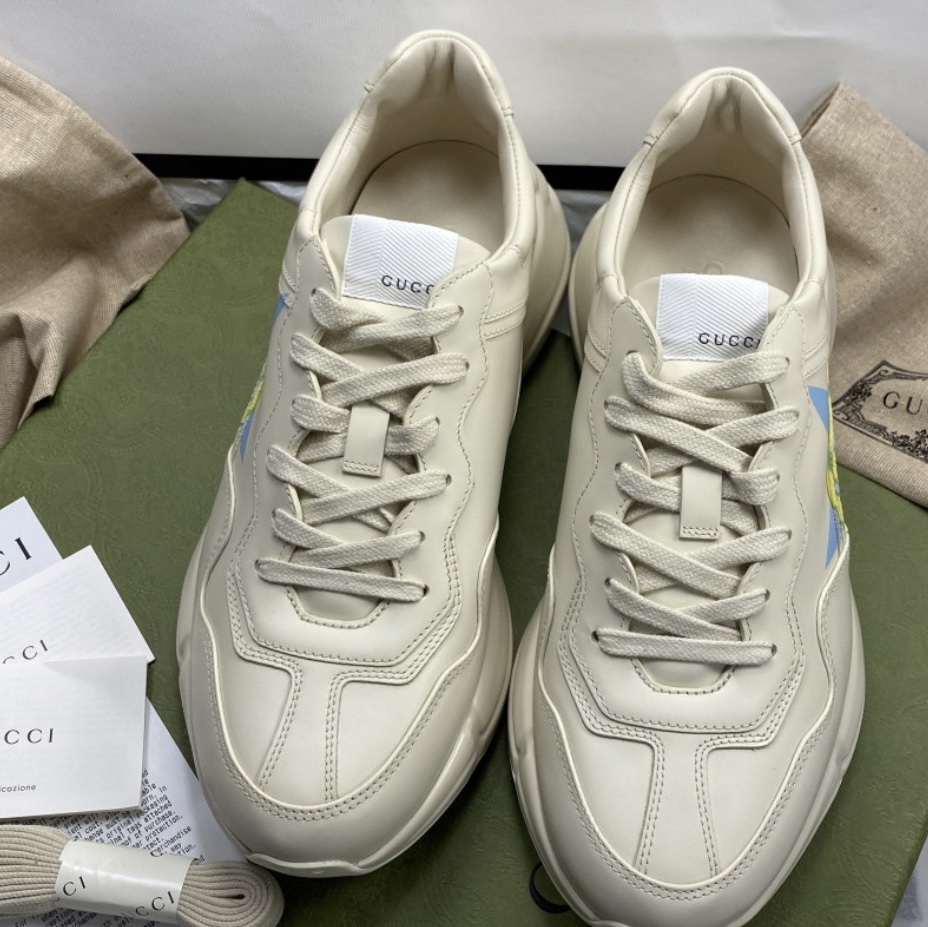 Gucci Rhyton Star Print Sneakers Ivory 착용 스타일 - 3