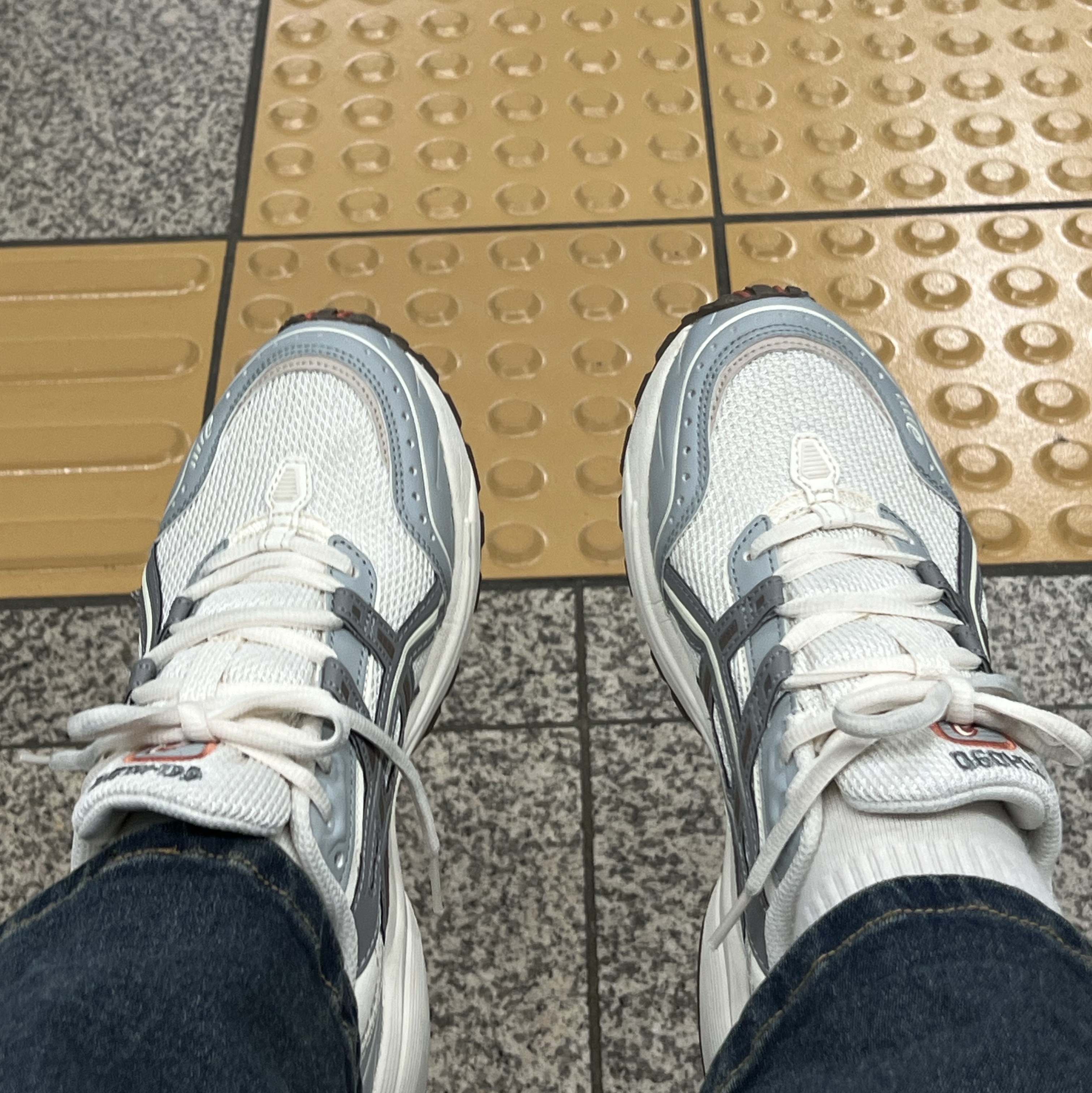 Asics Gel-1090 Blue Grey 착용 스타일 - 4