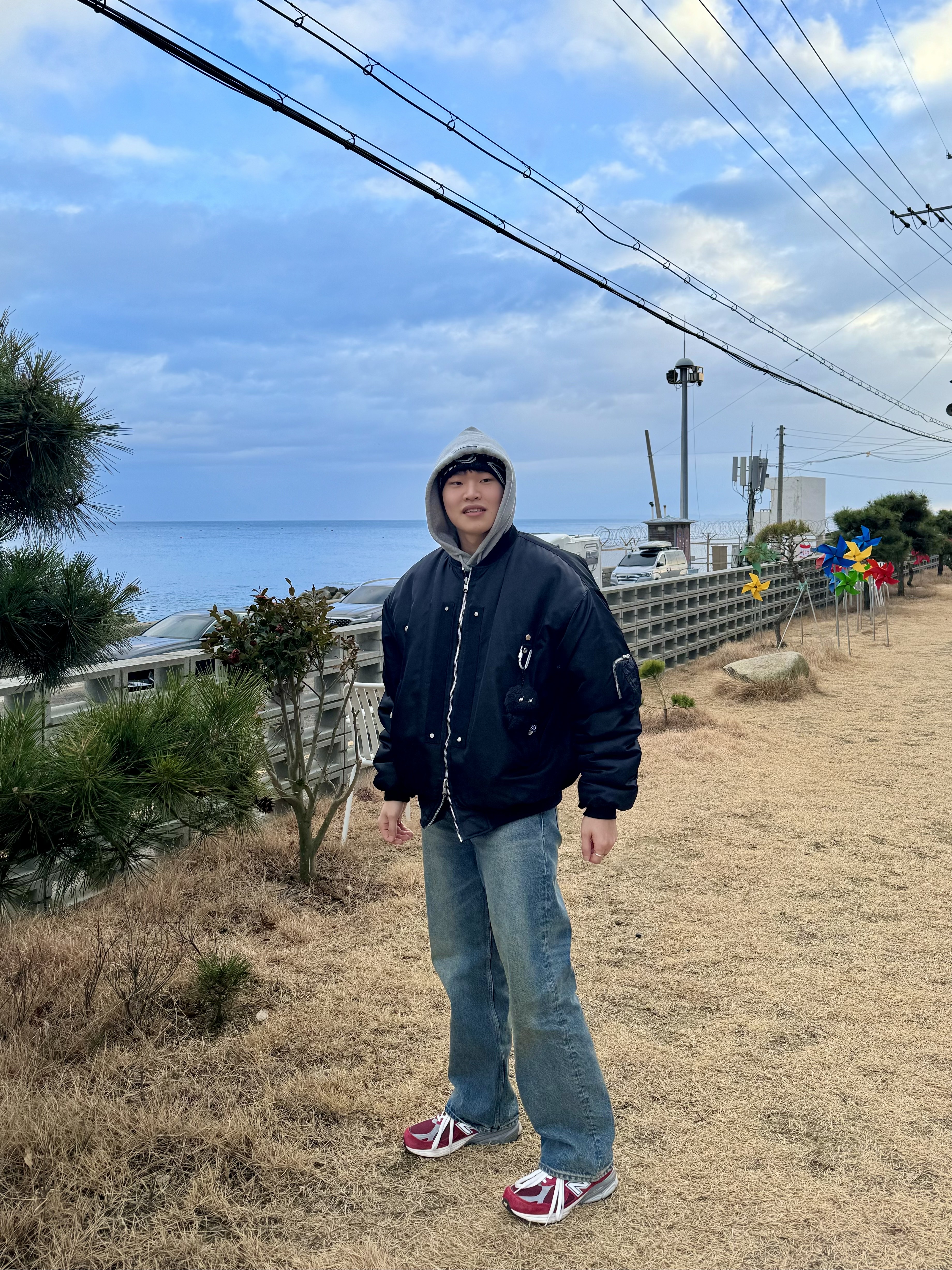 Arc'teryx Bird Head Toque Orca, New Balance 990v3 Made in USA Scarlet Marblehead 착용 스타일 - 2