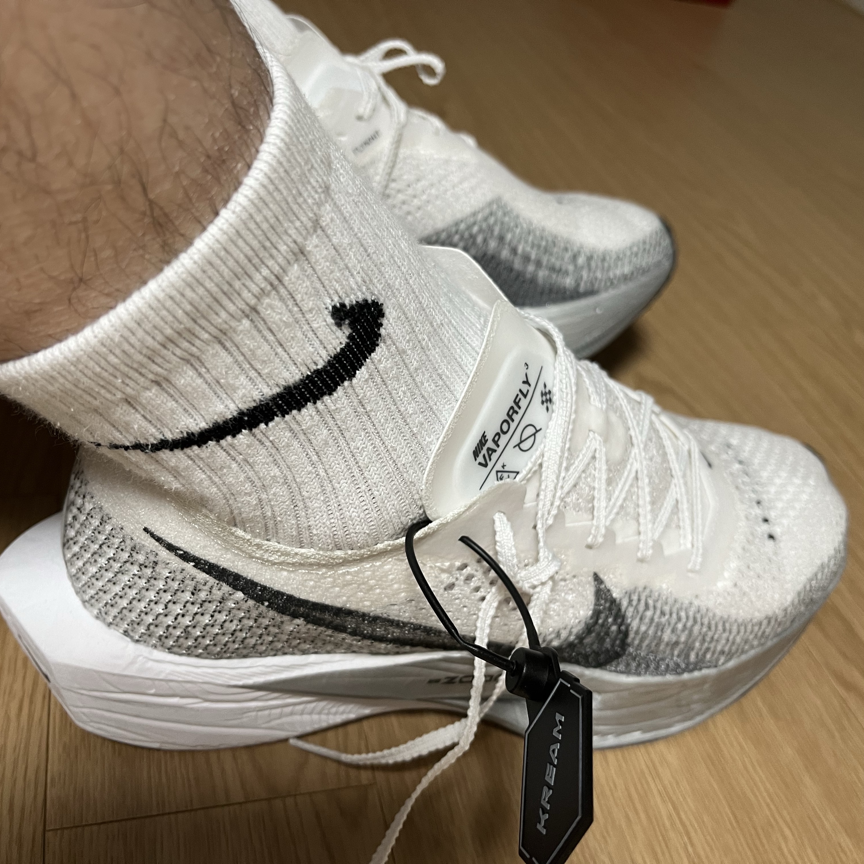 Nike ZoomX Vaporfly Next% 3 White Grey 착용 스타일 - 2