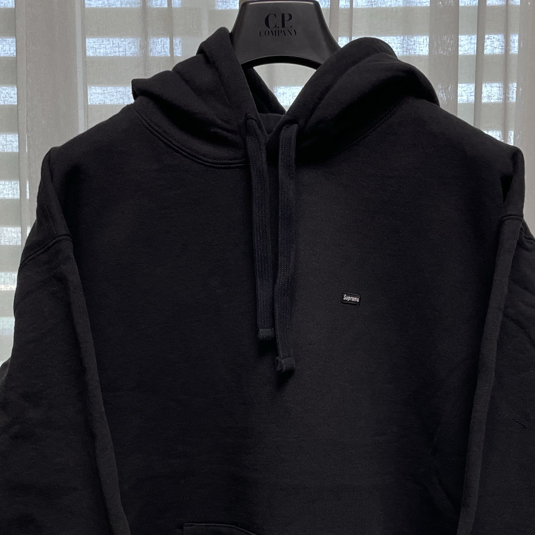 Supreme Small Box Drawcord Hooded Sweatshirt Black - 23FW 착용 스타일 - 3