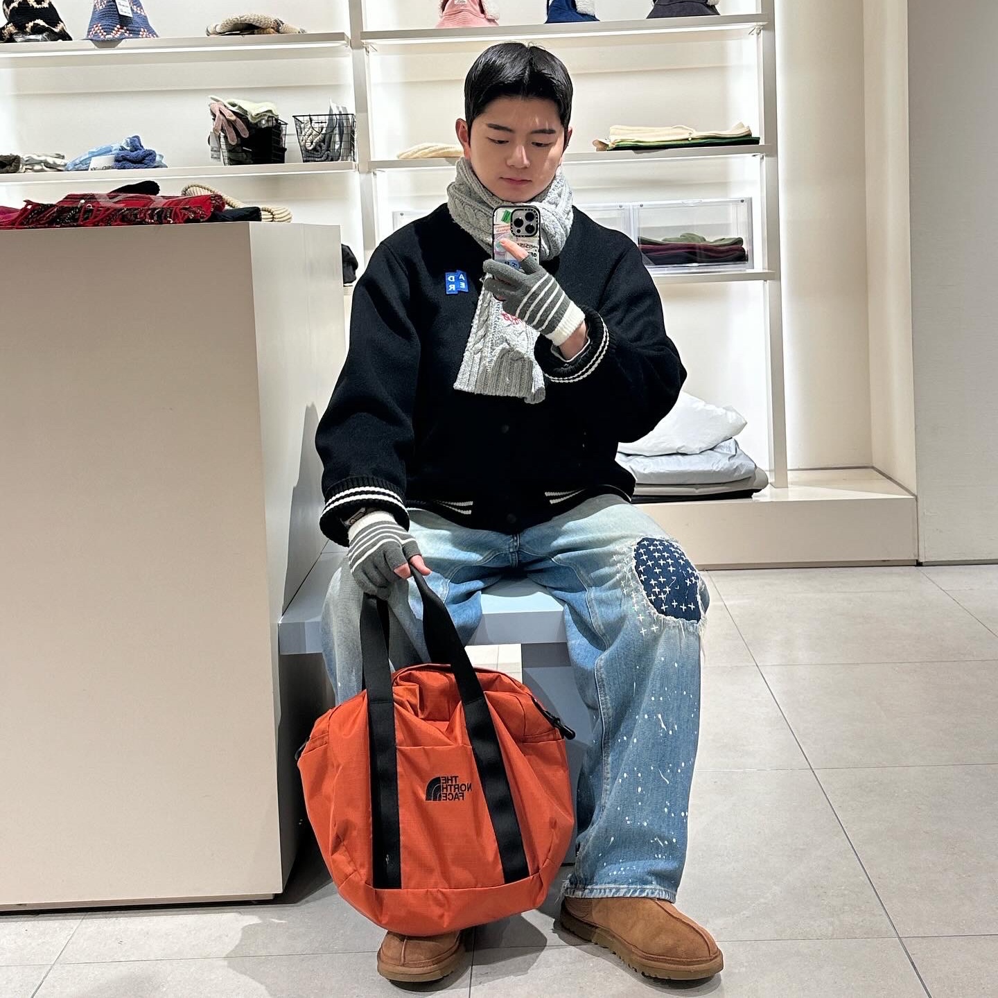 Ader Error Sig; TRS Tag Varsity Jacket 01 Noir, UGG Neuman Chestnut 착용 스타일 - 1