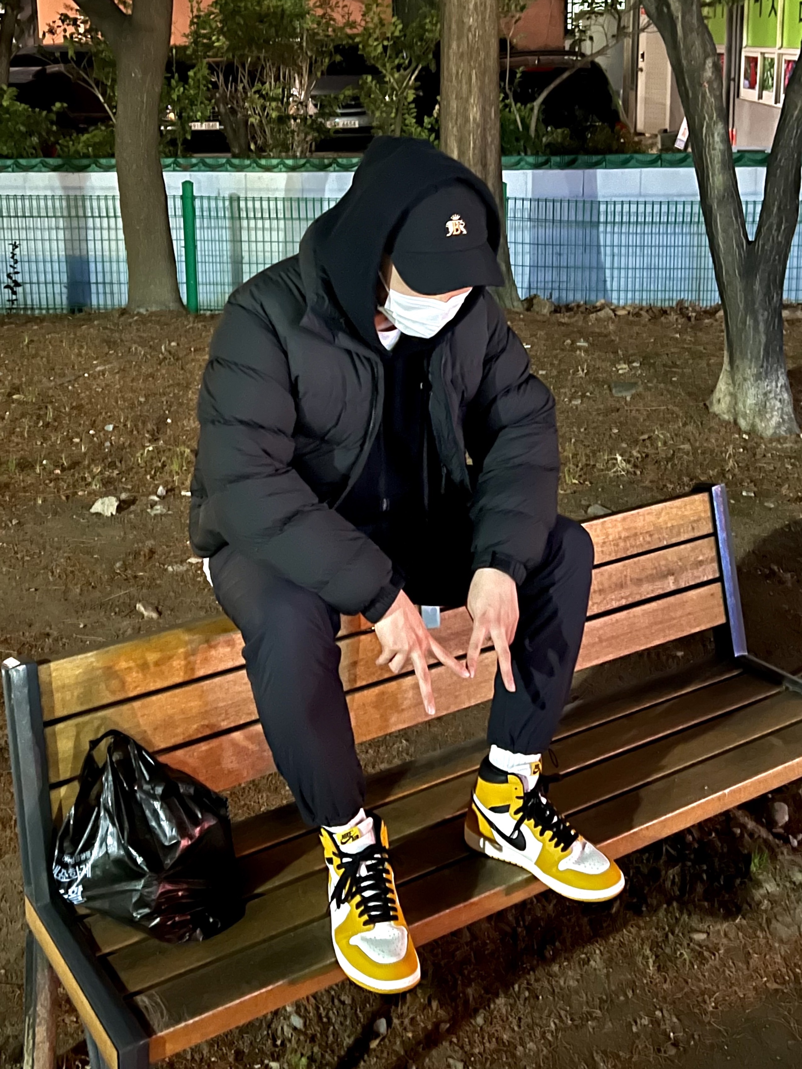 Jordan 1 Retro High OG Yellow Ochre, Off-White Degrade Arrow Hoodie Black 착용 스타일