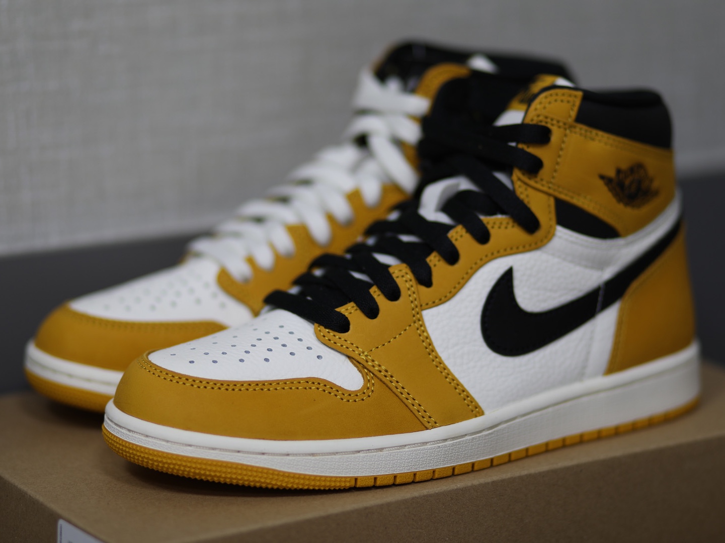 Jordan 1 Retro High OG Yellow Ochre 착용 스타일 - 2