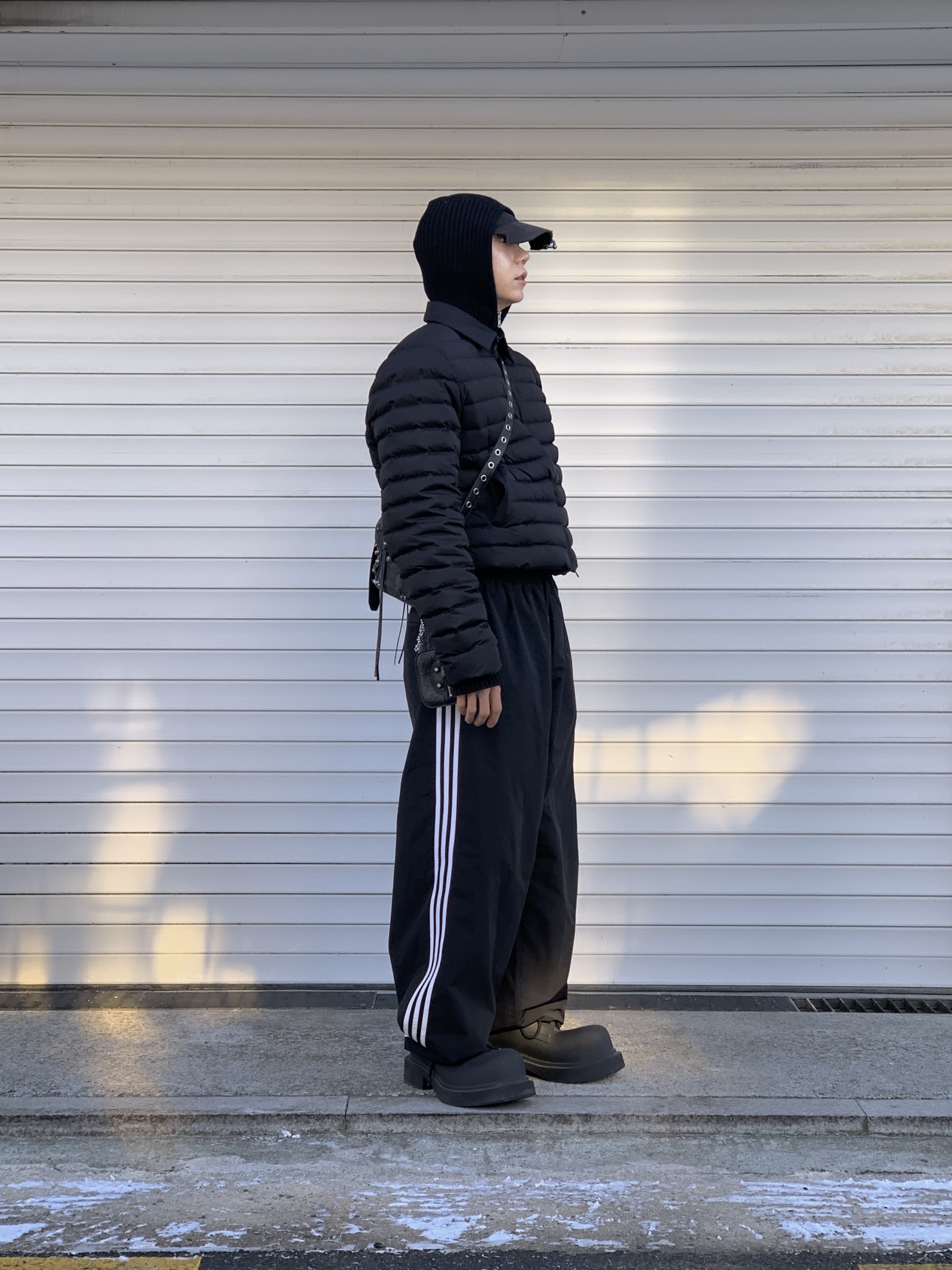 Balenciaga Heavy Piercing Cap Faded Black, Balenciaga x Adidas Tracksuit Trousers Black 착용 스타일 - 7
