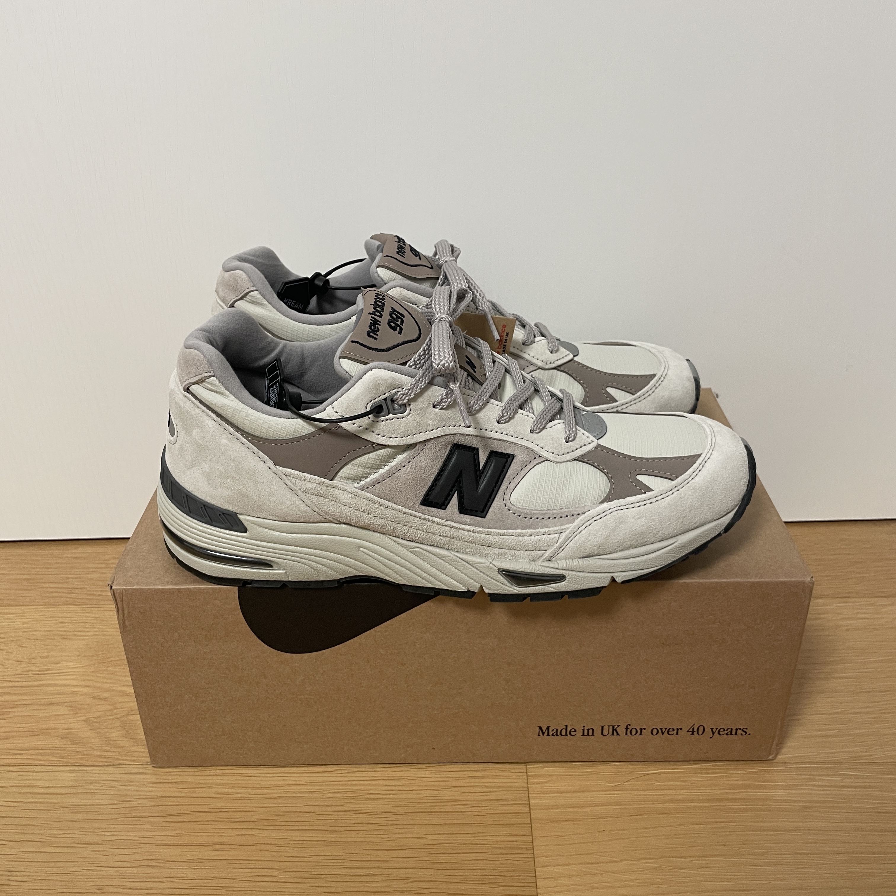 New Balance 991 Made in UK Cream Beige 착용 스타일