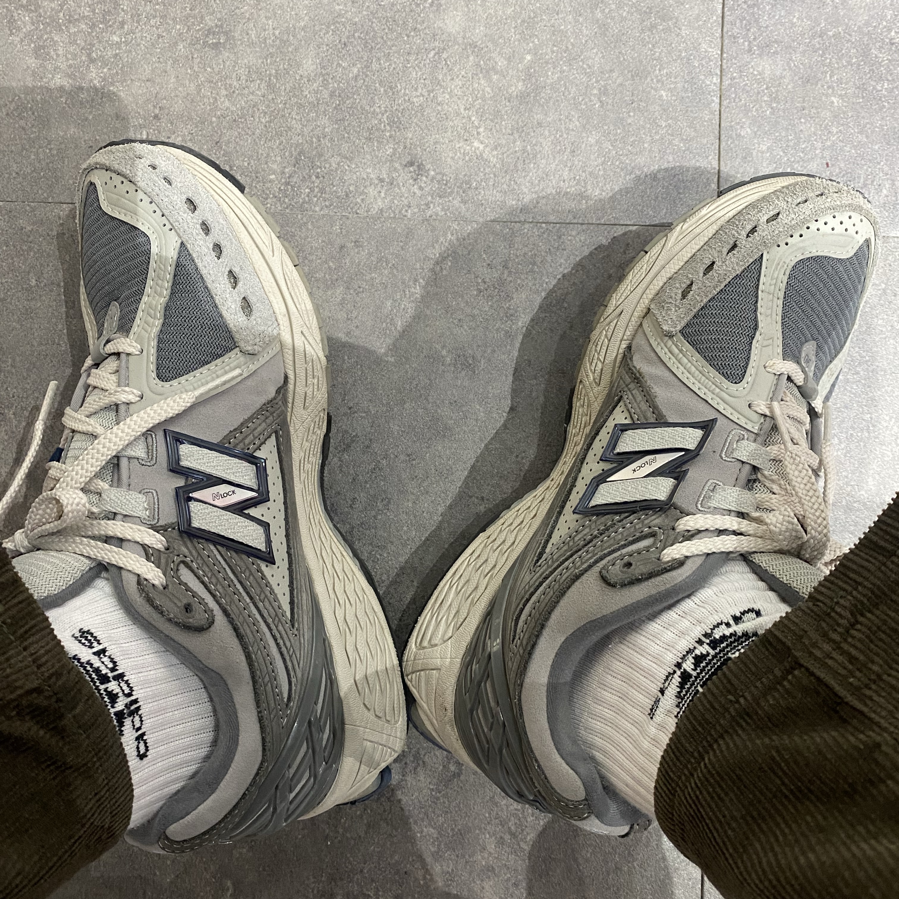 New Balance 1906R Gray 착용 스타일 - 1